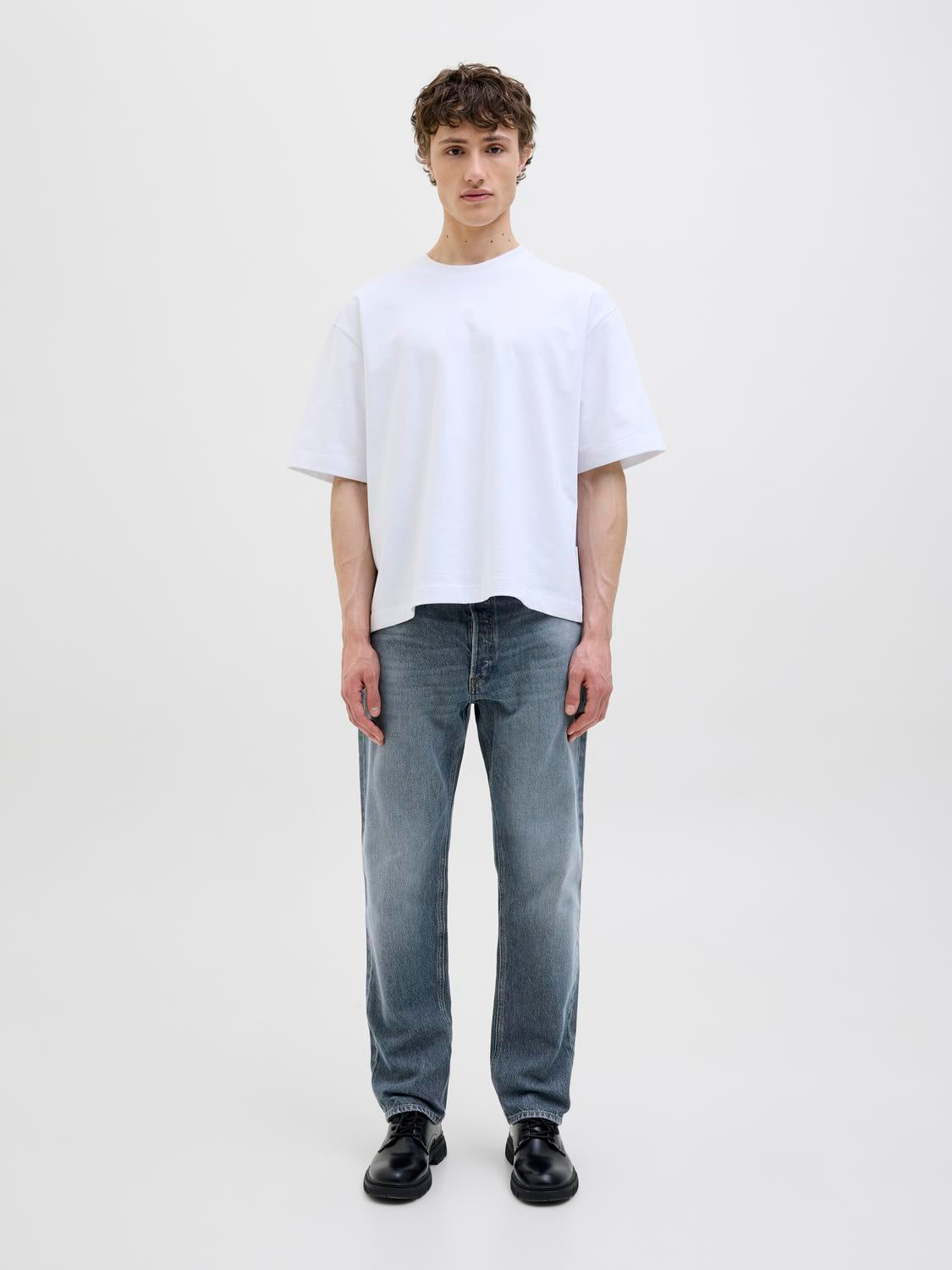 model_shot-front_full