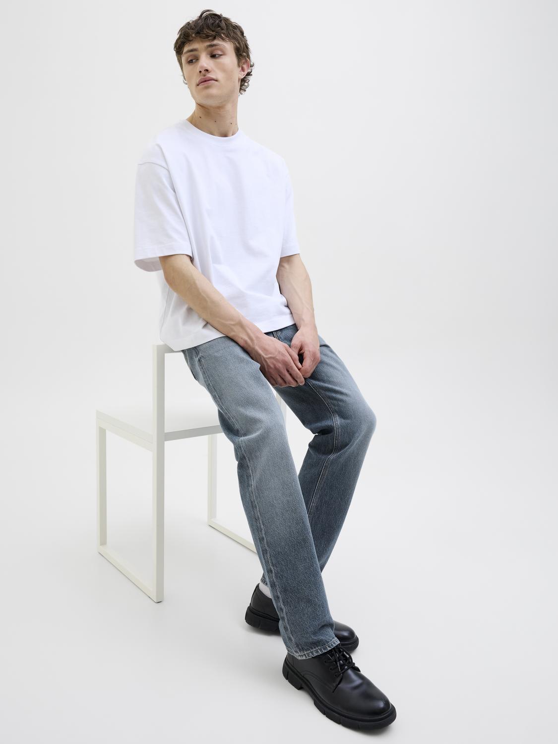 model_shot-creative