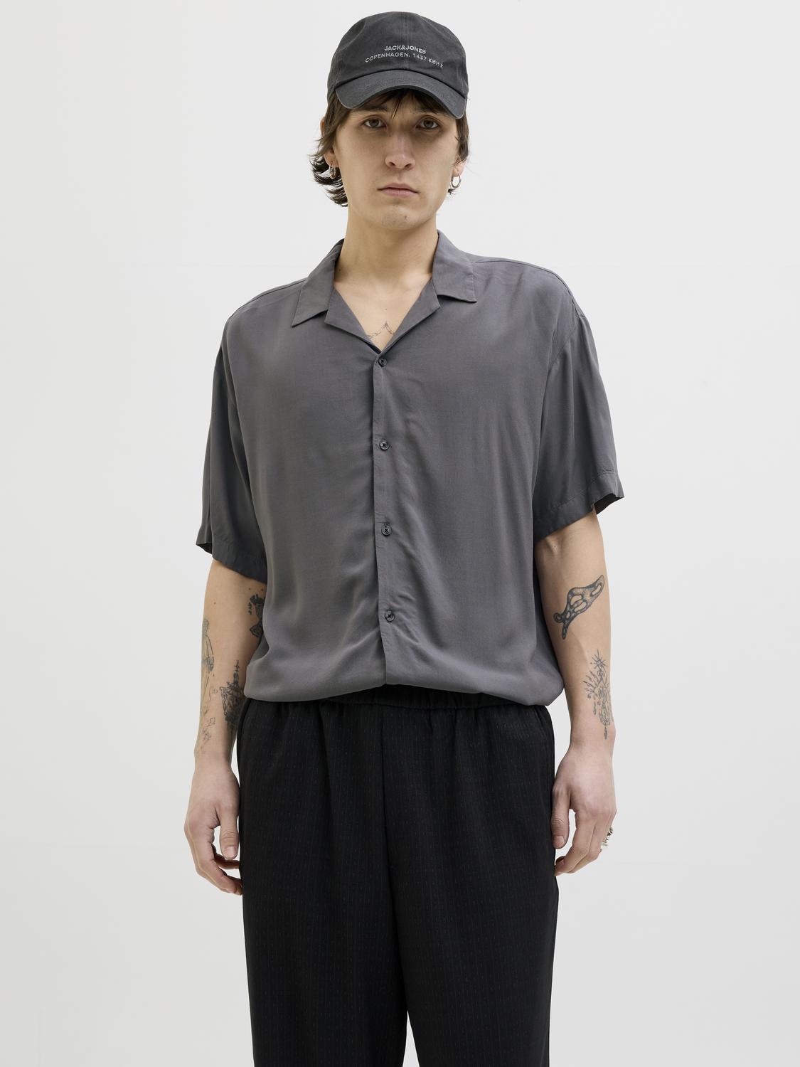 model_shot-front