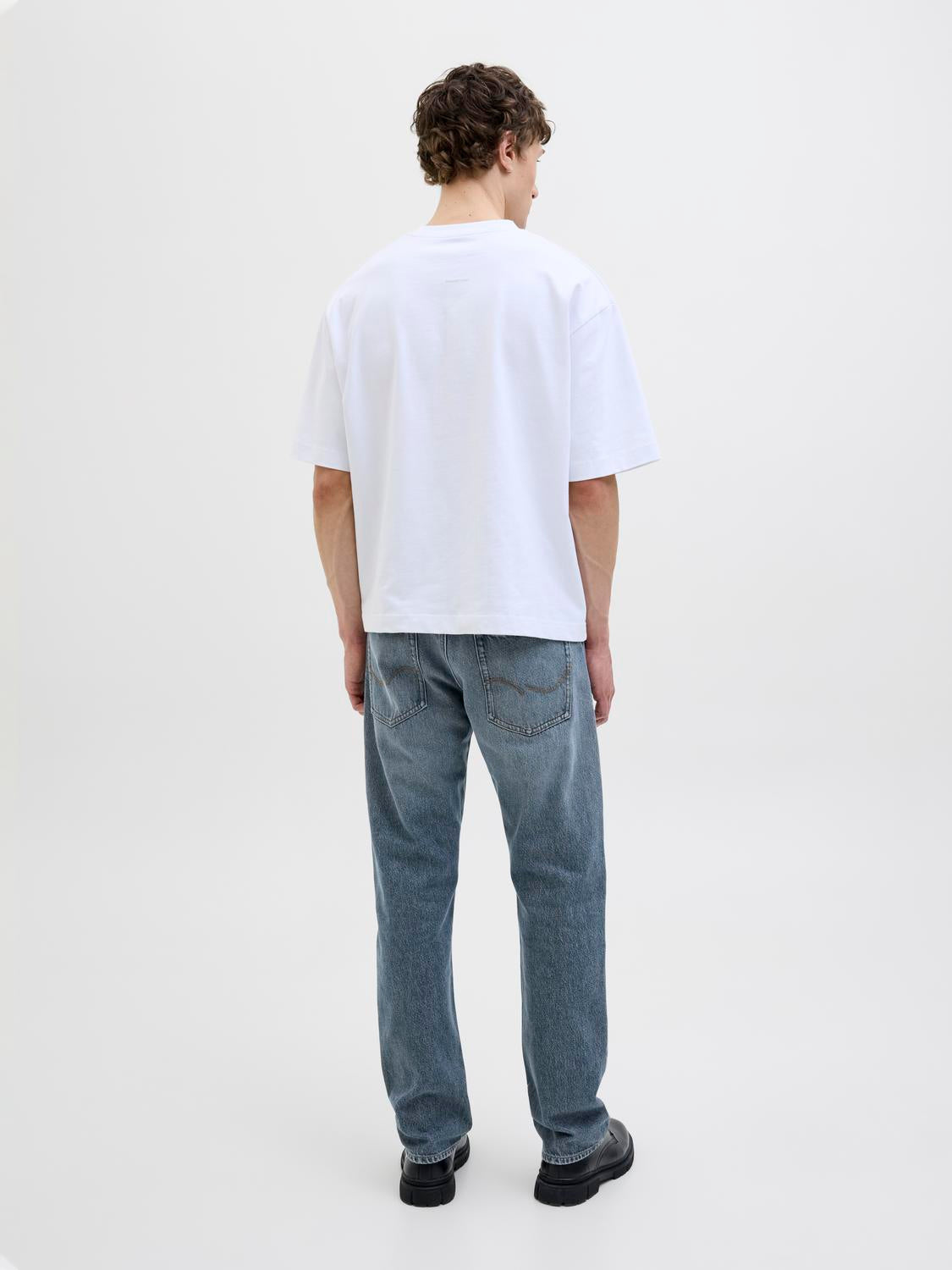 model_shot-back