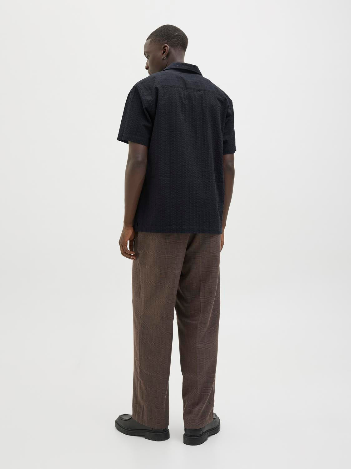 model_shot-back