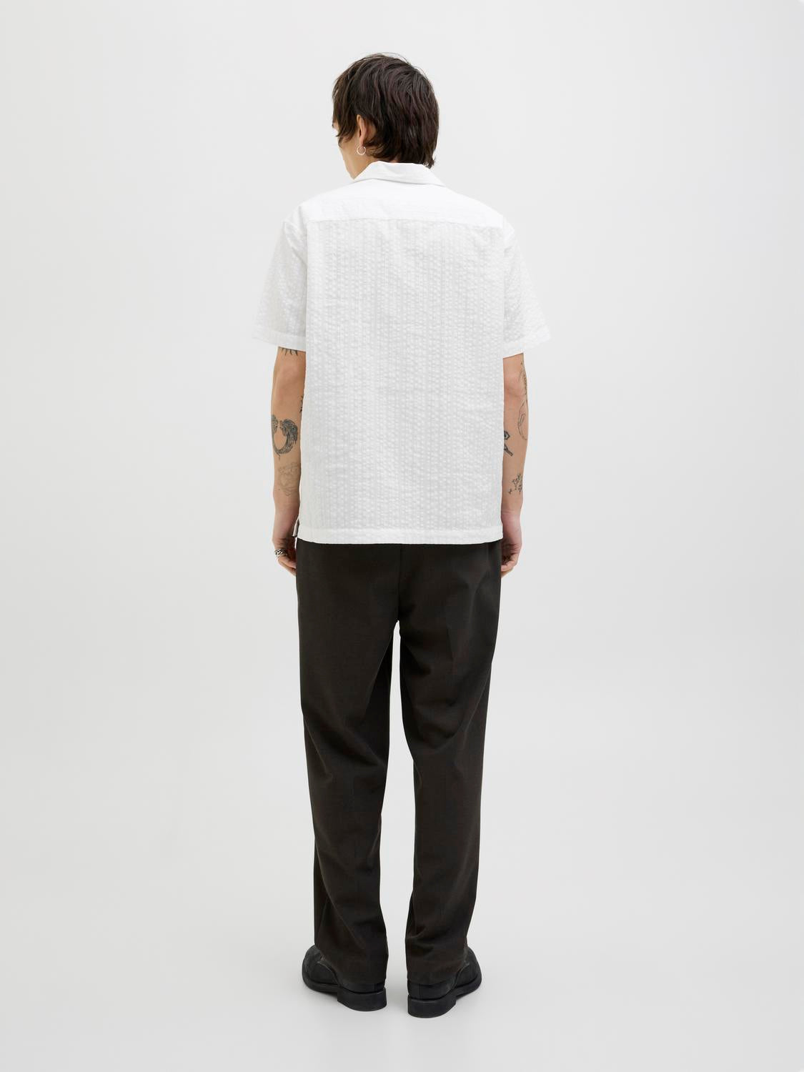 model_shot-back
