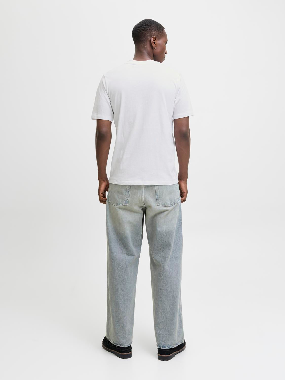 model_shot-back
