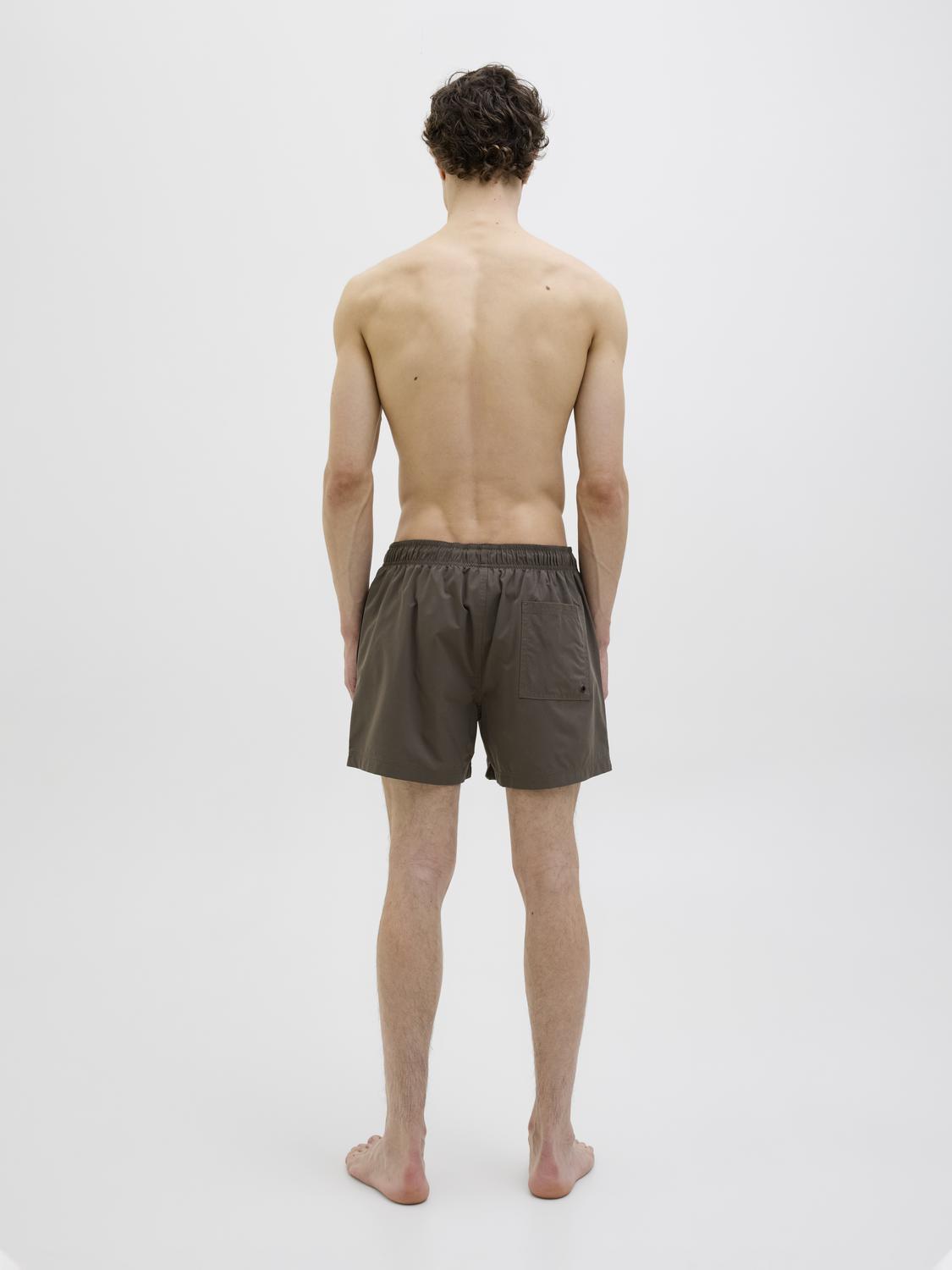 model_shot-back