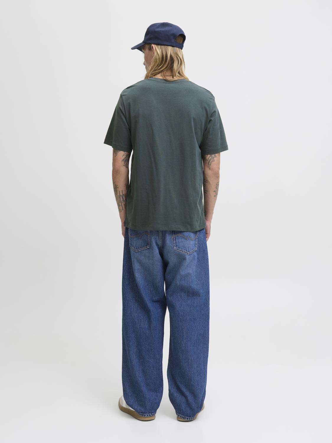 model_shot-back