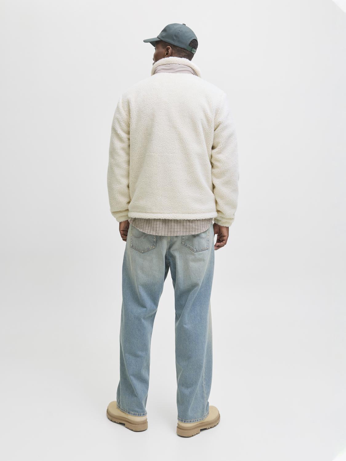 model_shot-back