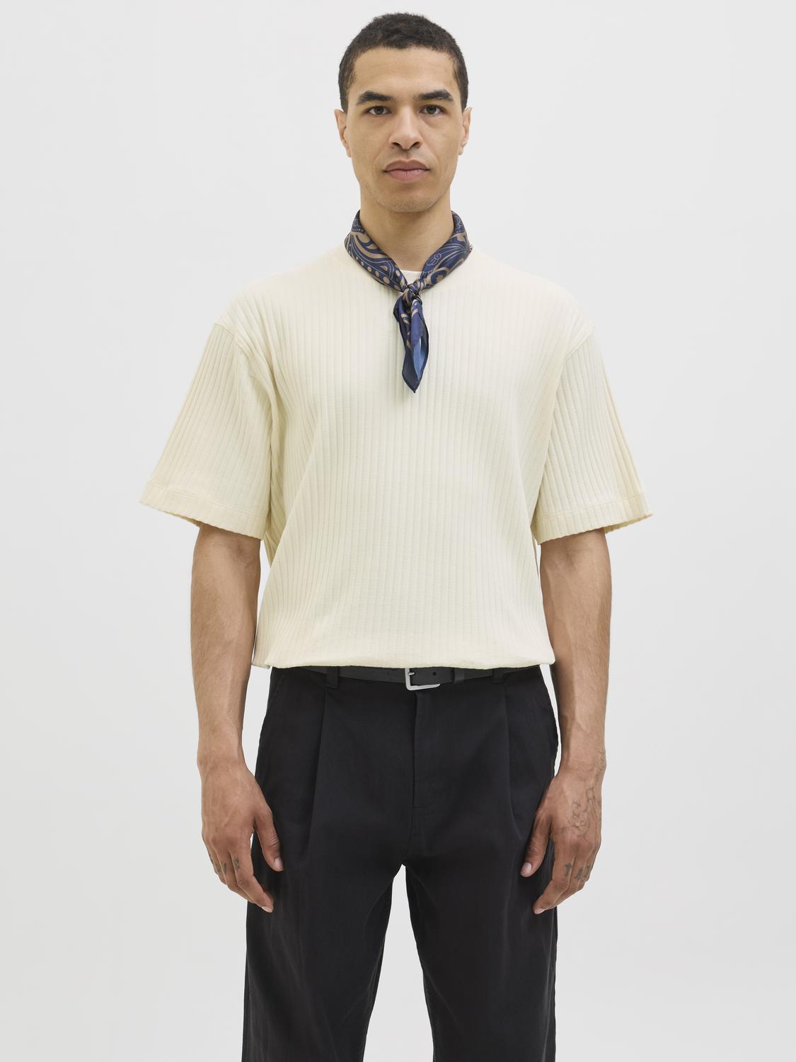 model_shot-front