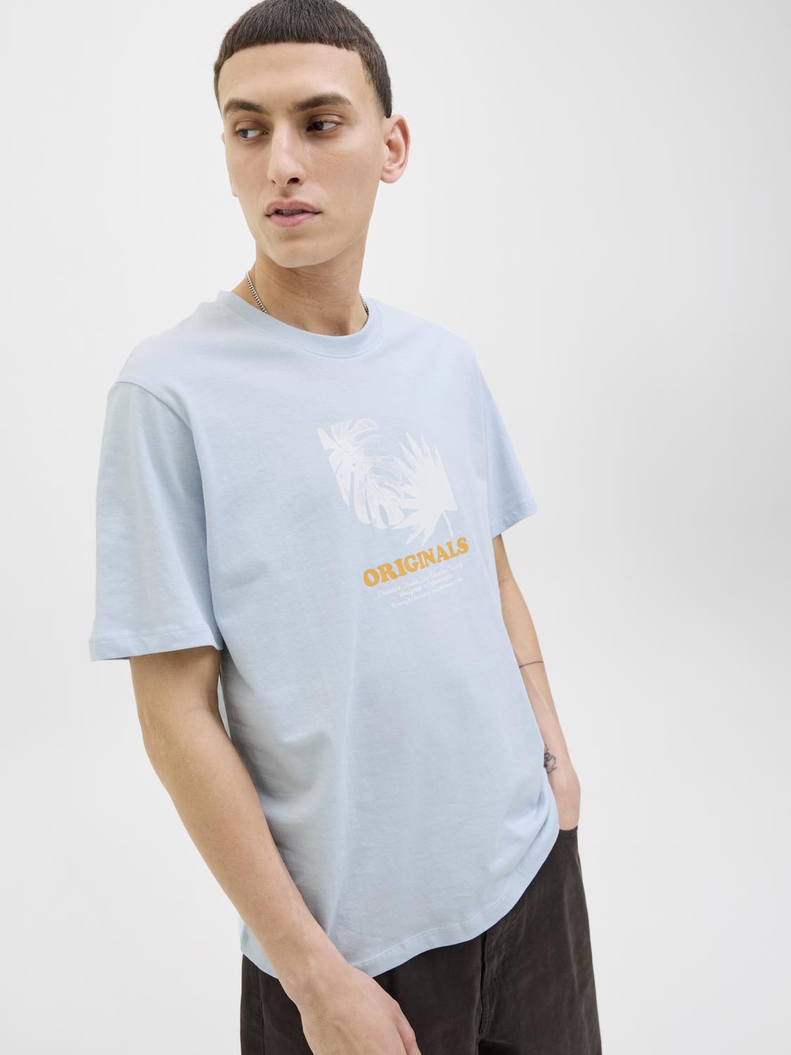 model_shot-creative