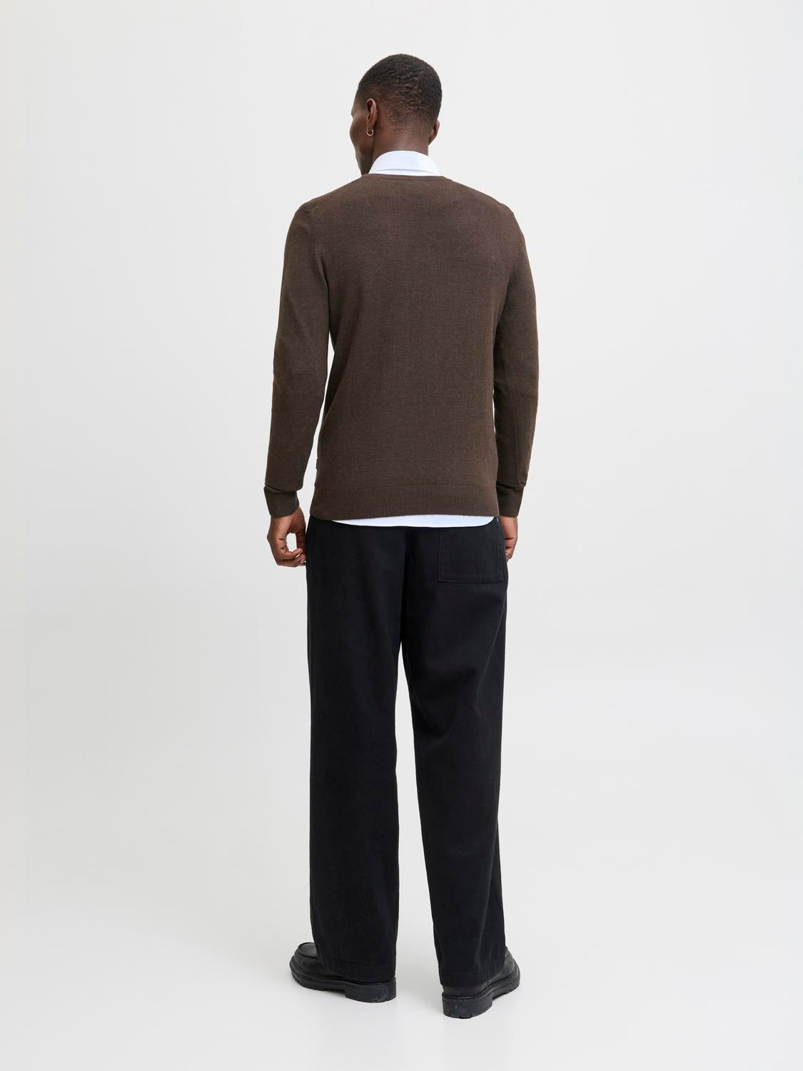 model_shot-back