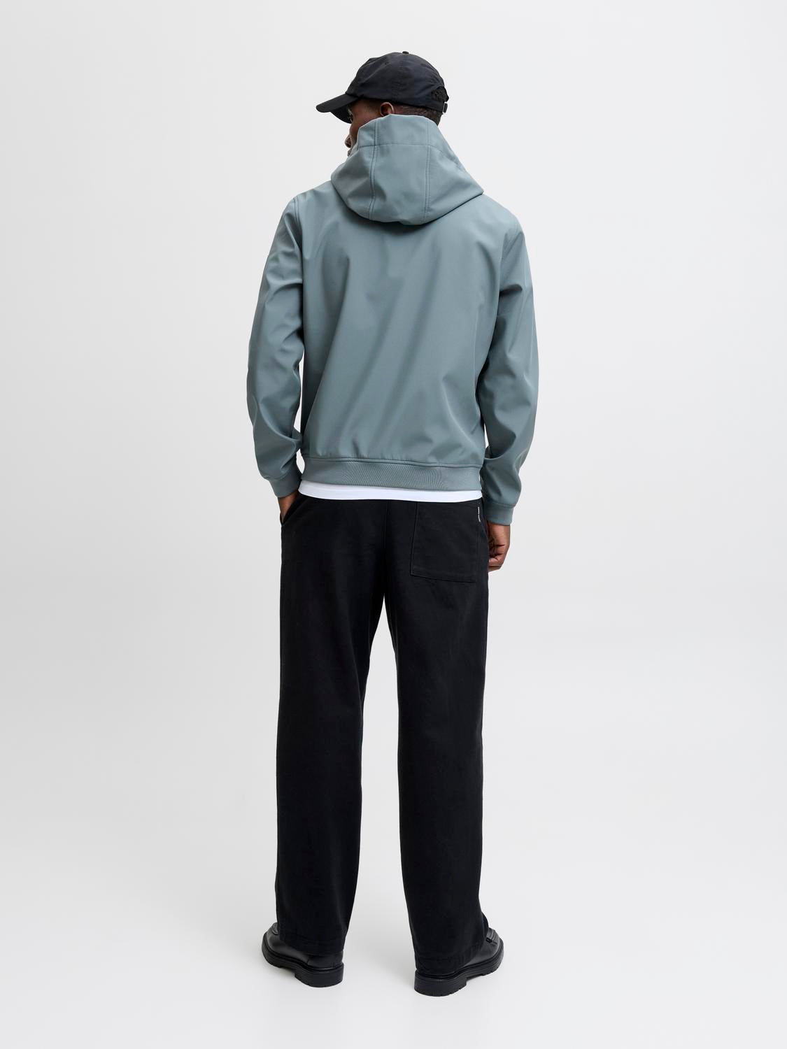 model_shot-back