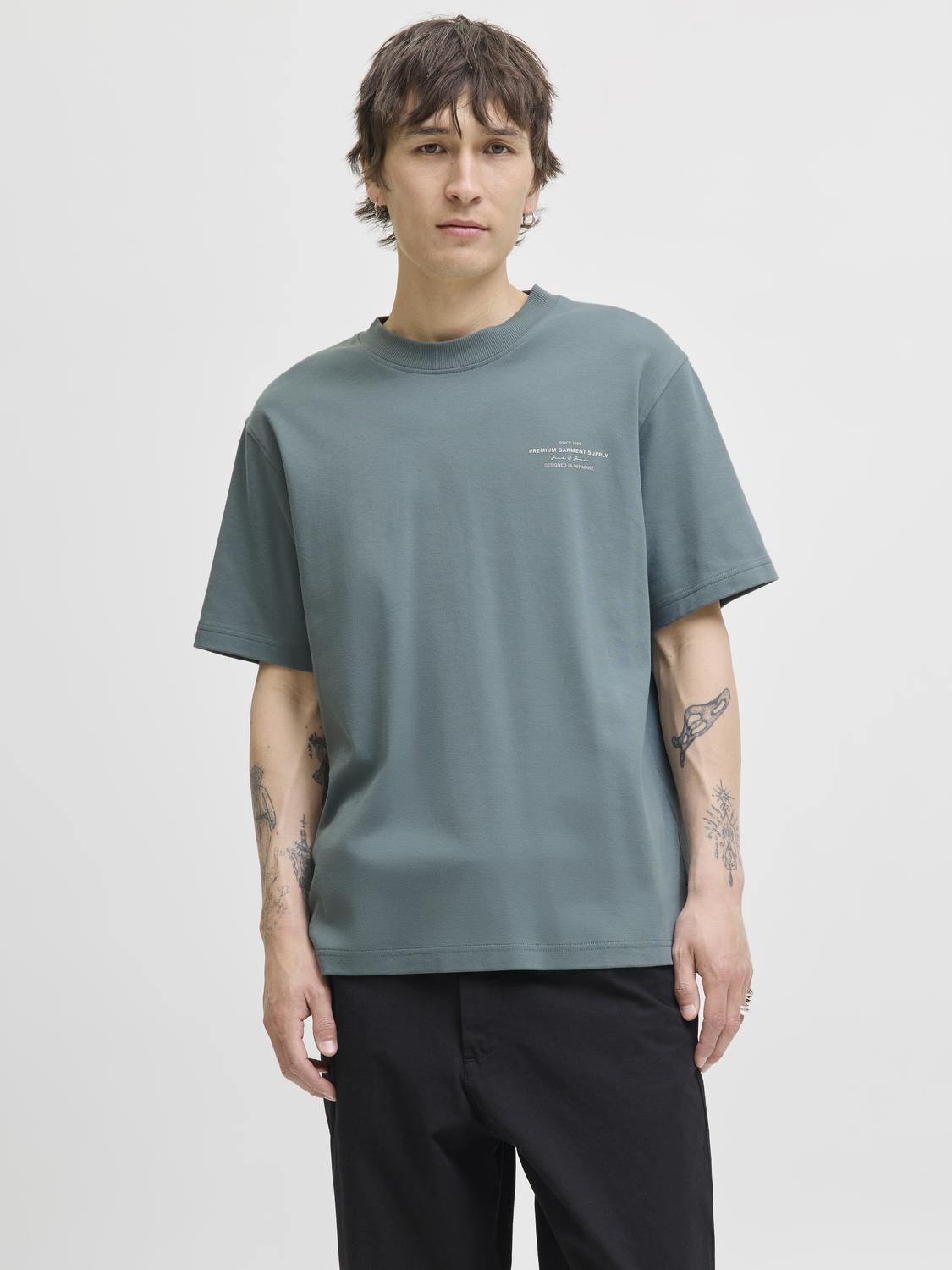 model_shot-front