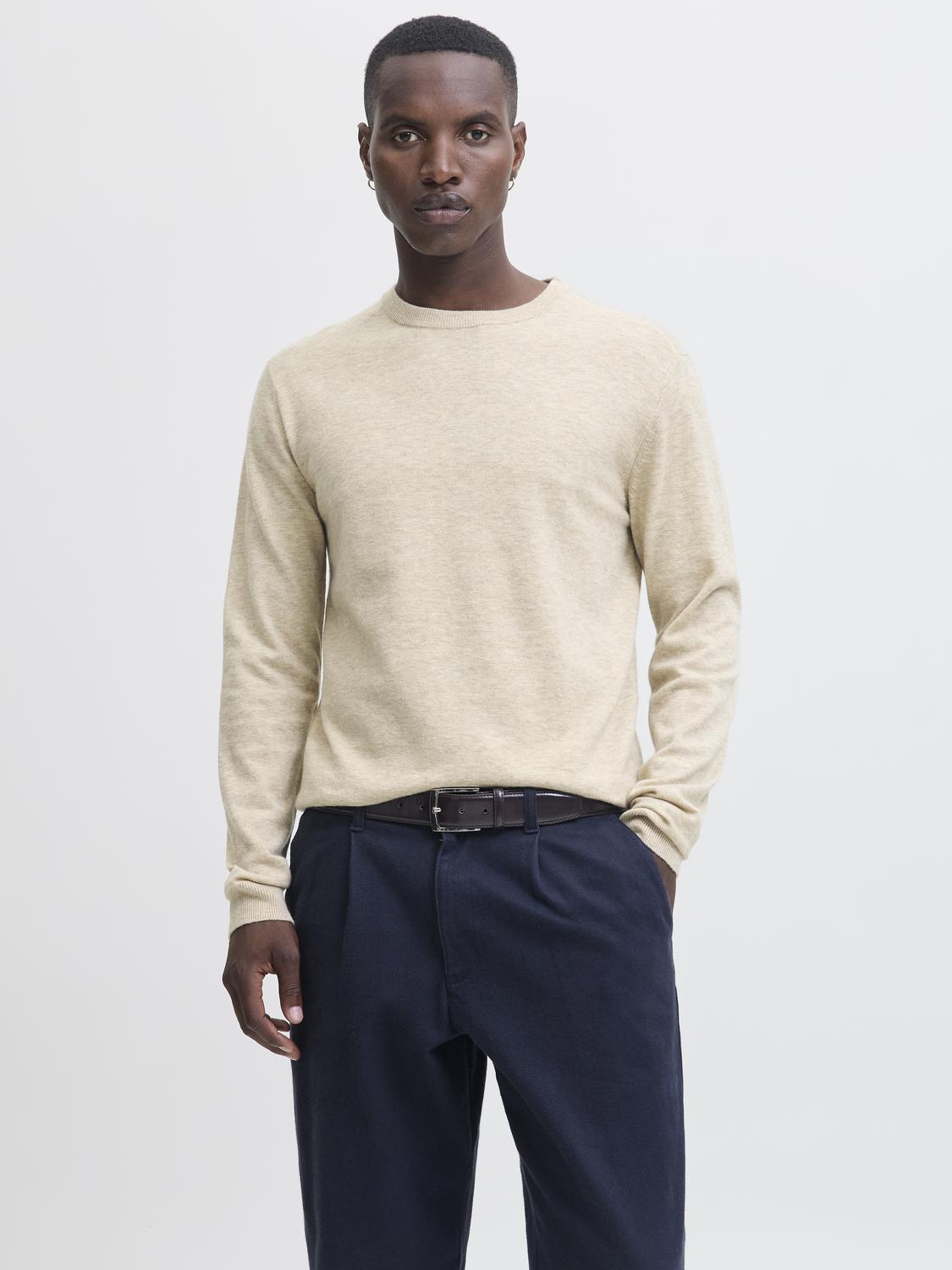 model_shot-front