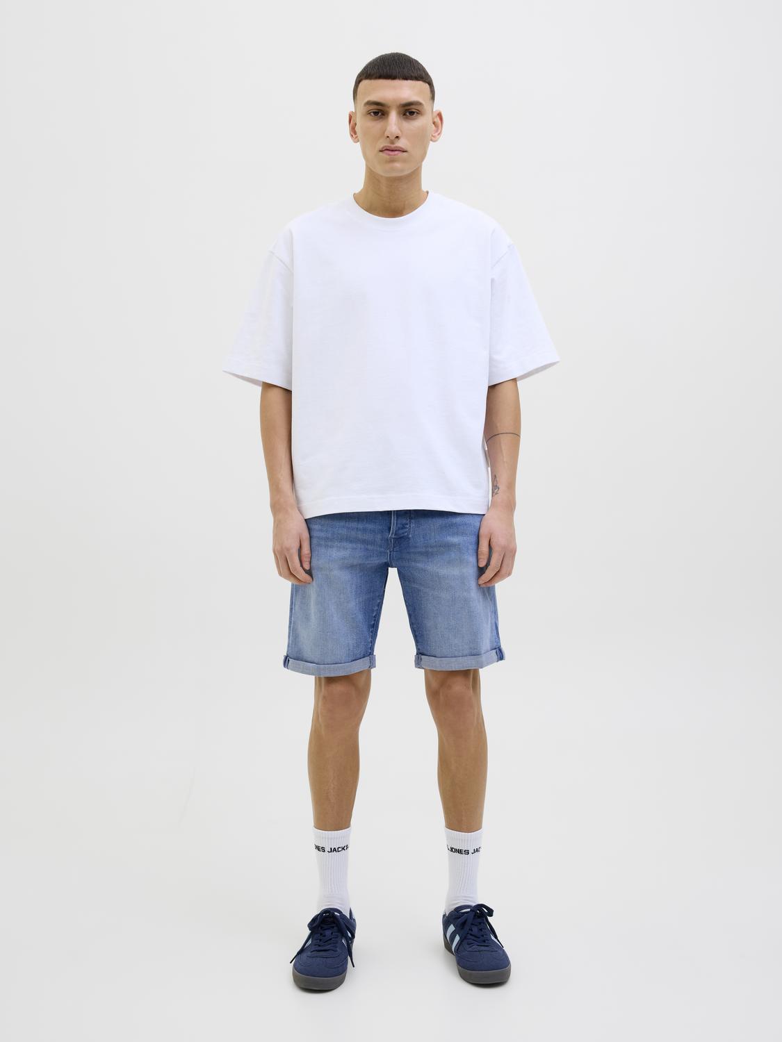 model_shot-front_full