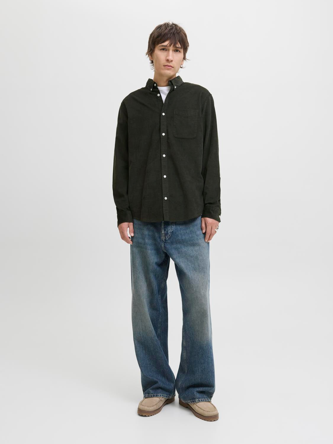 model_shot-front_full