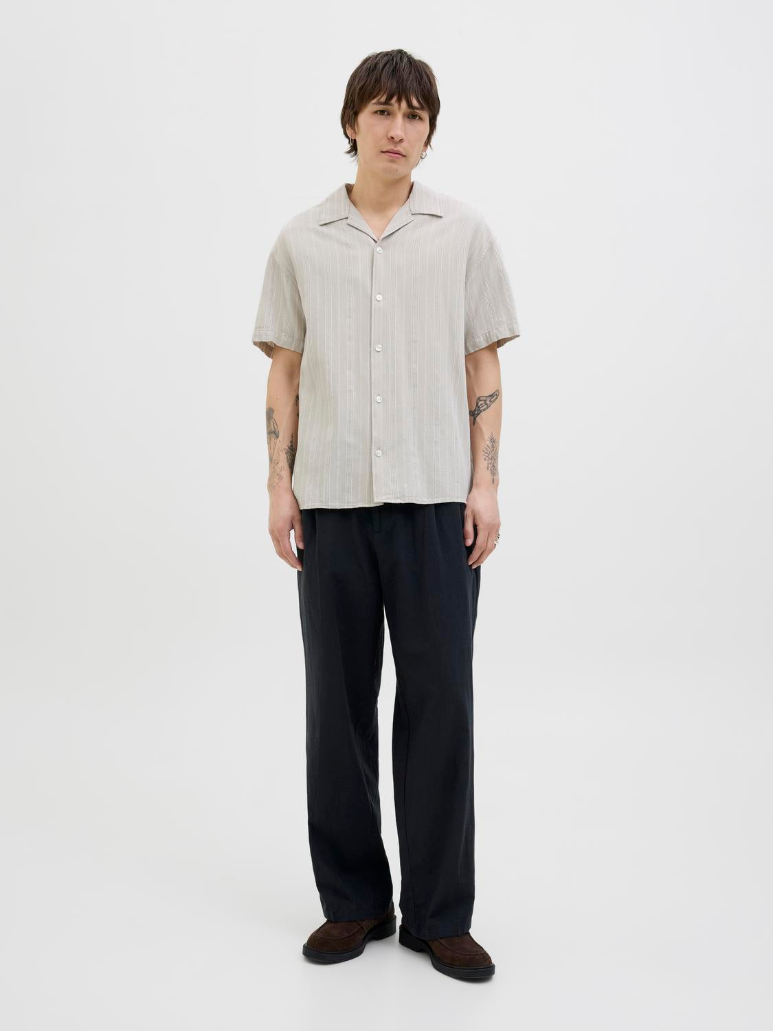 model_shot-front_full