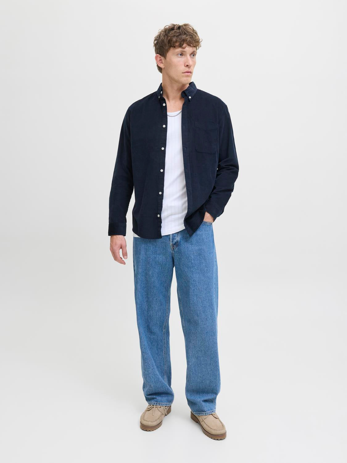 model_shot-front_full