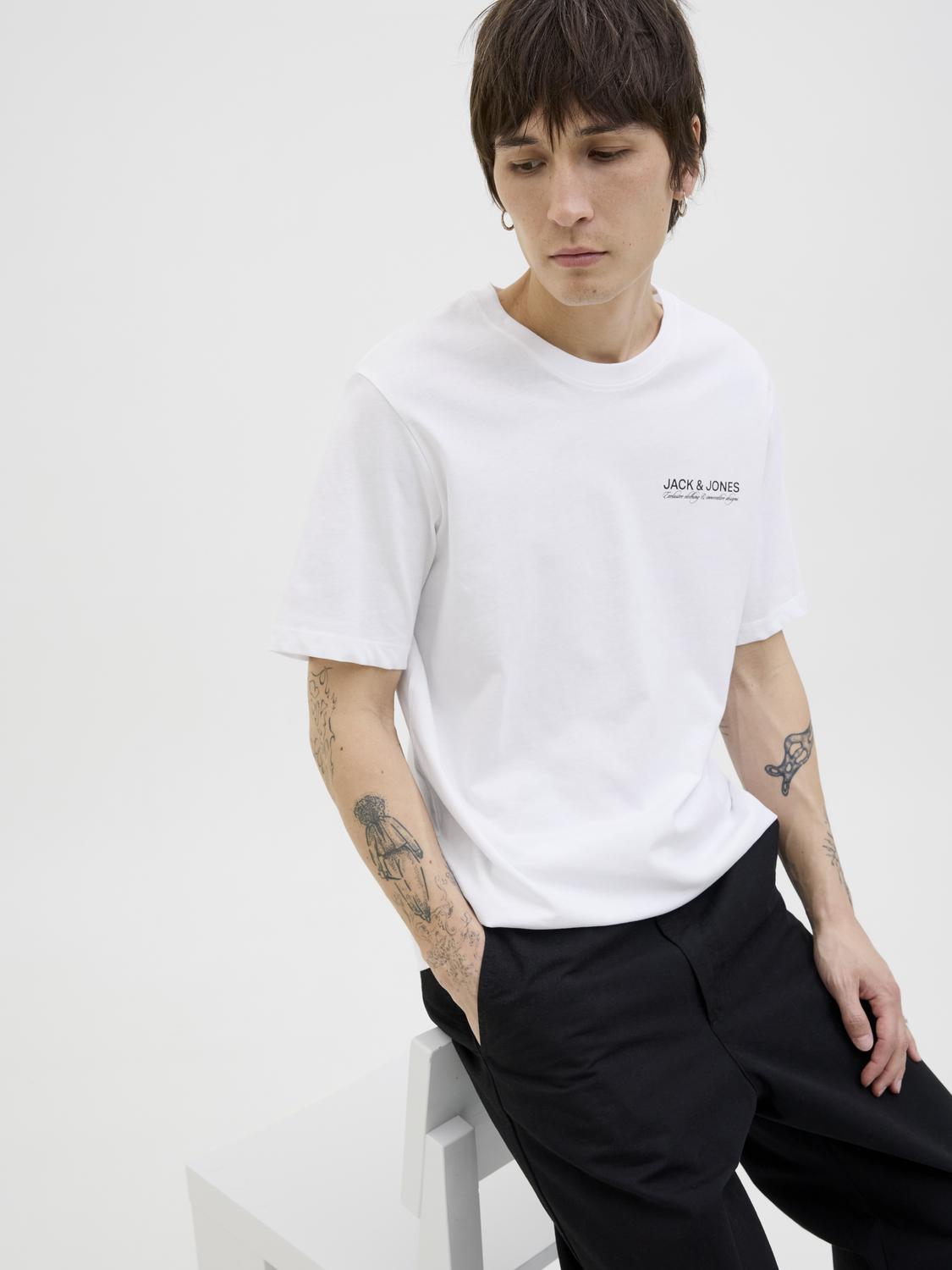 model_shot-creative