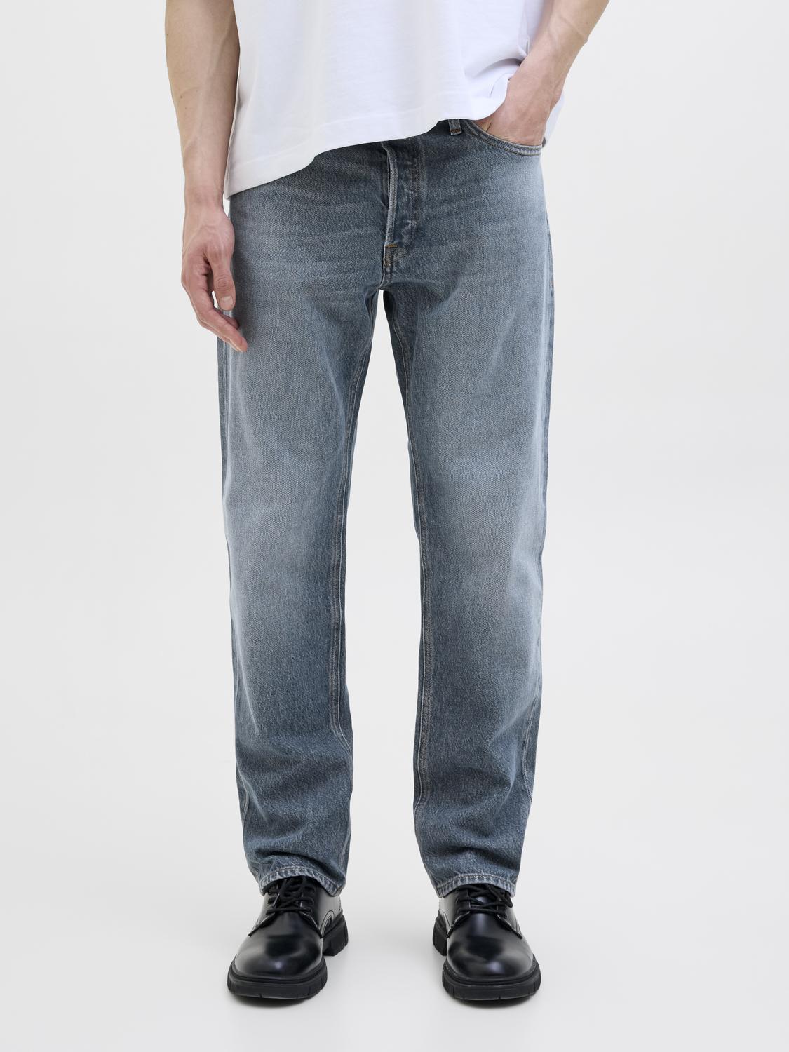 model_shot-front