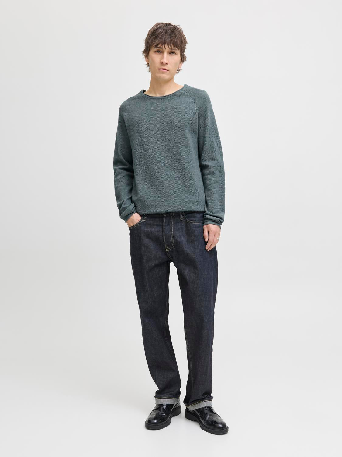 model_shot-front_full