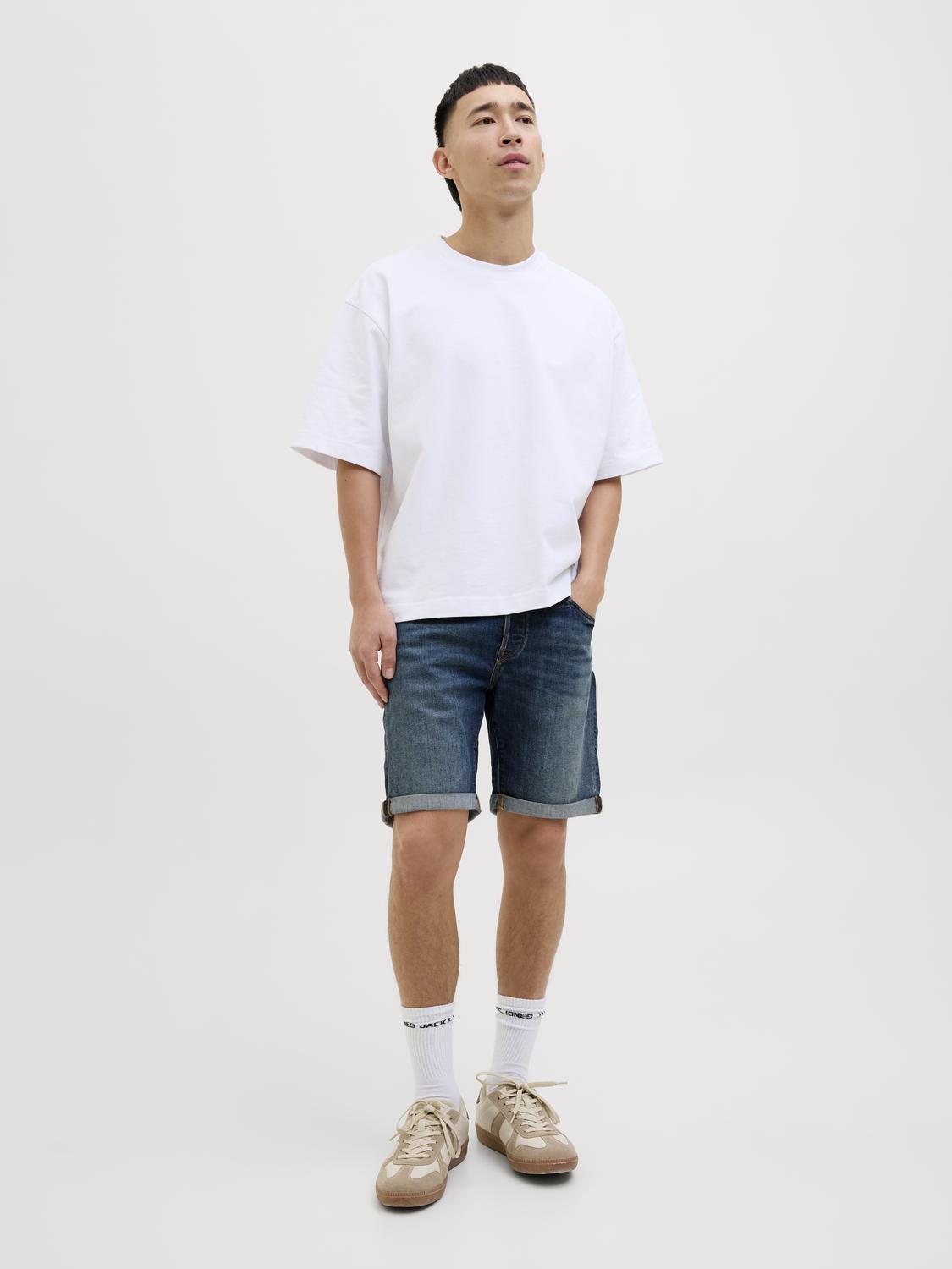 model_shot-front_full