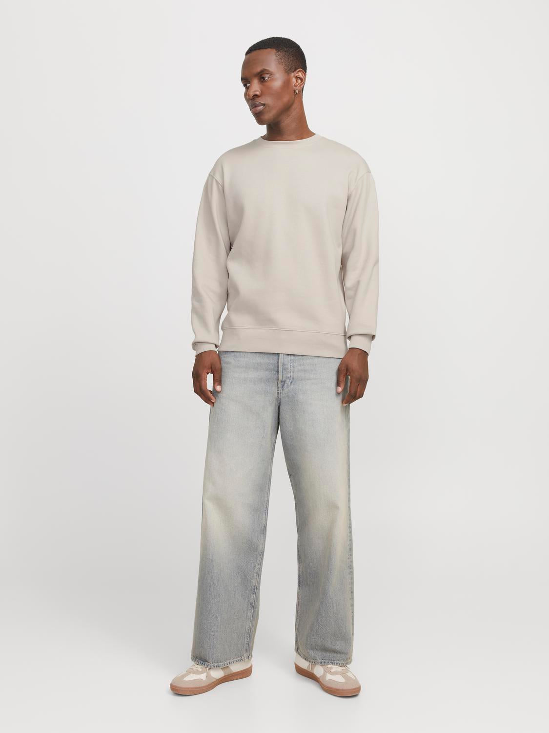 model_shot-front_full