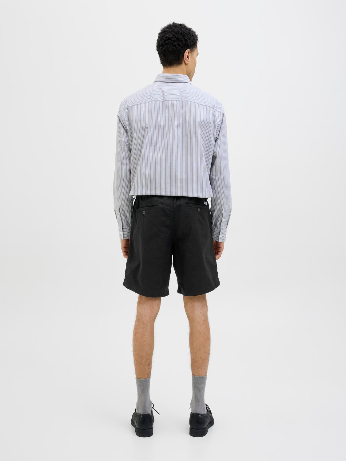 model_shot-back
