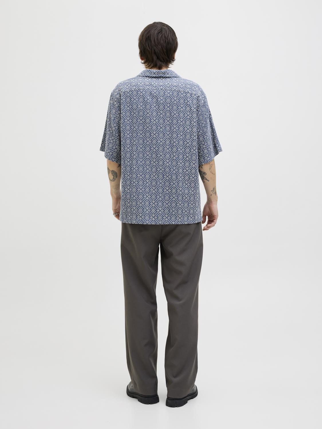 model_shot-back