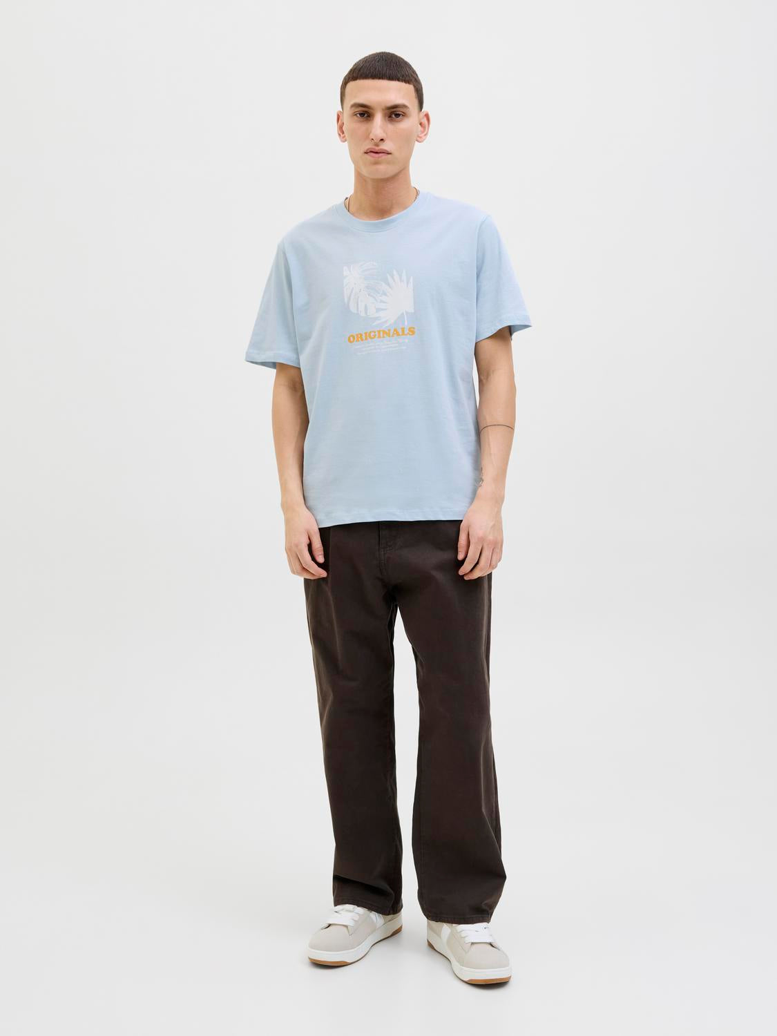 model_shot-front_full