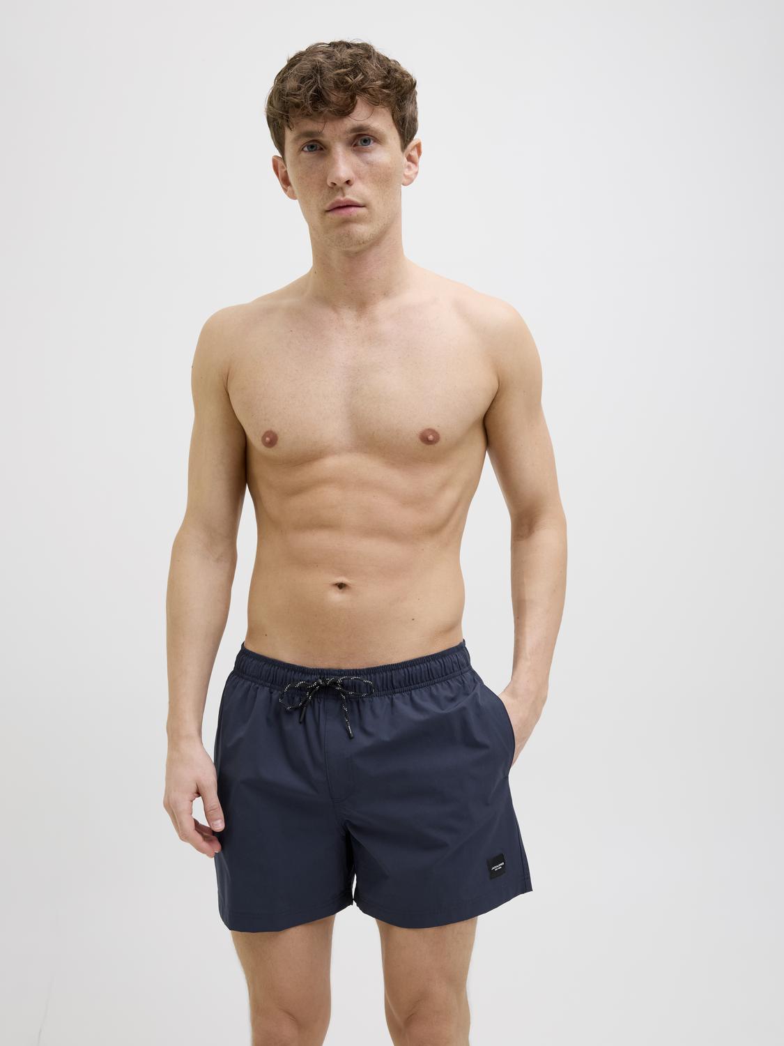model_shot-creative