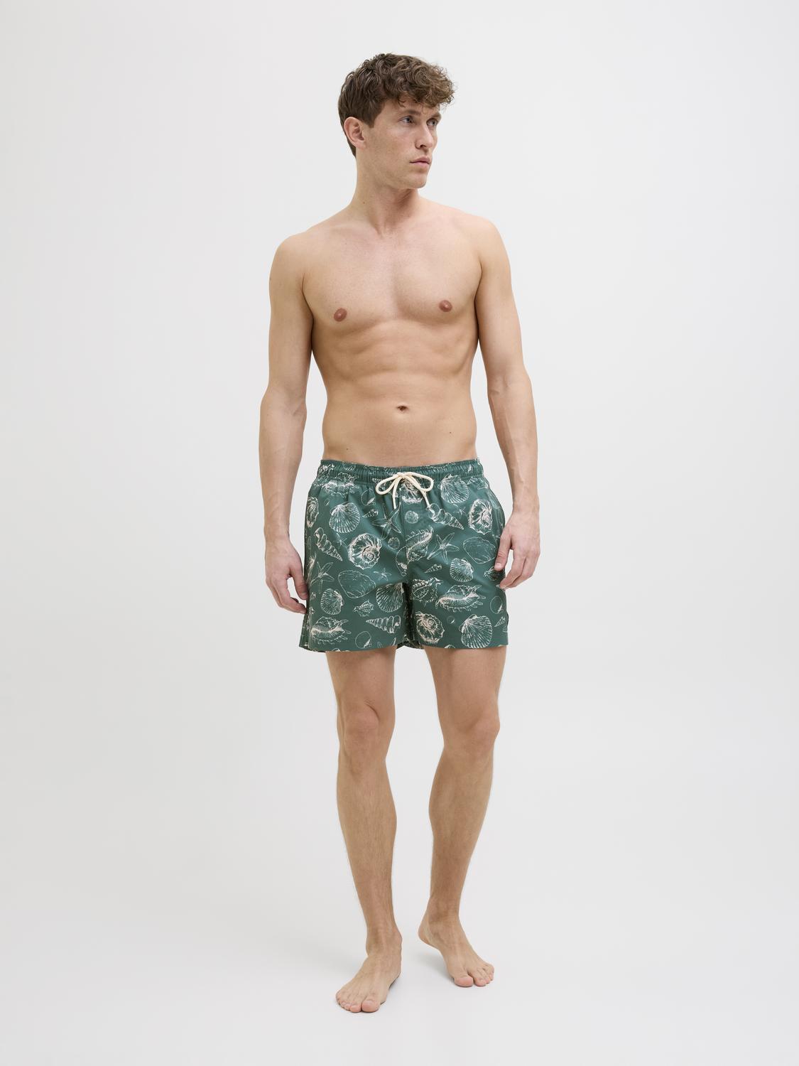 model_shot-front_full