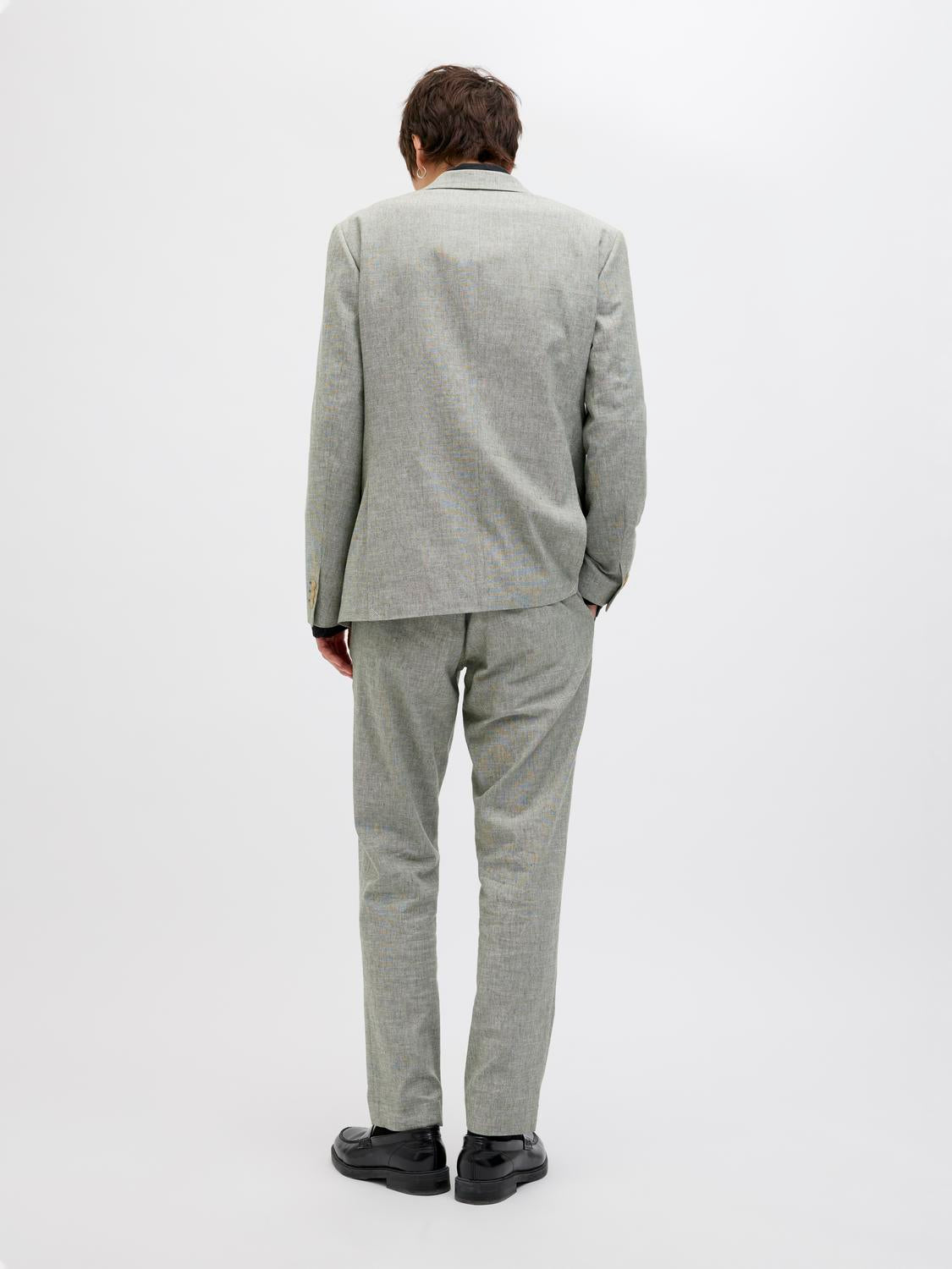 model_shot-back