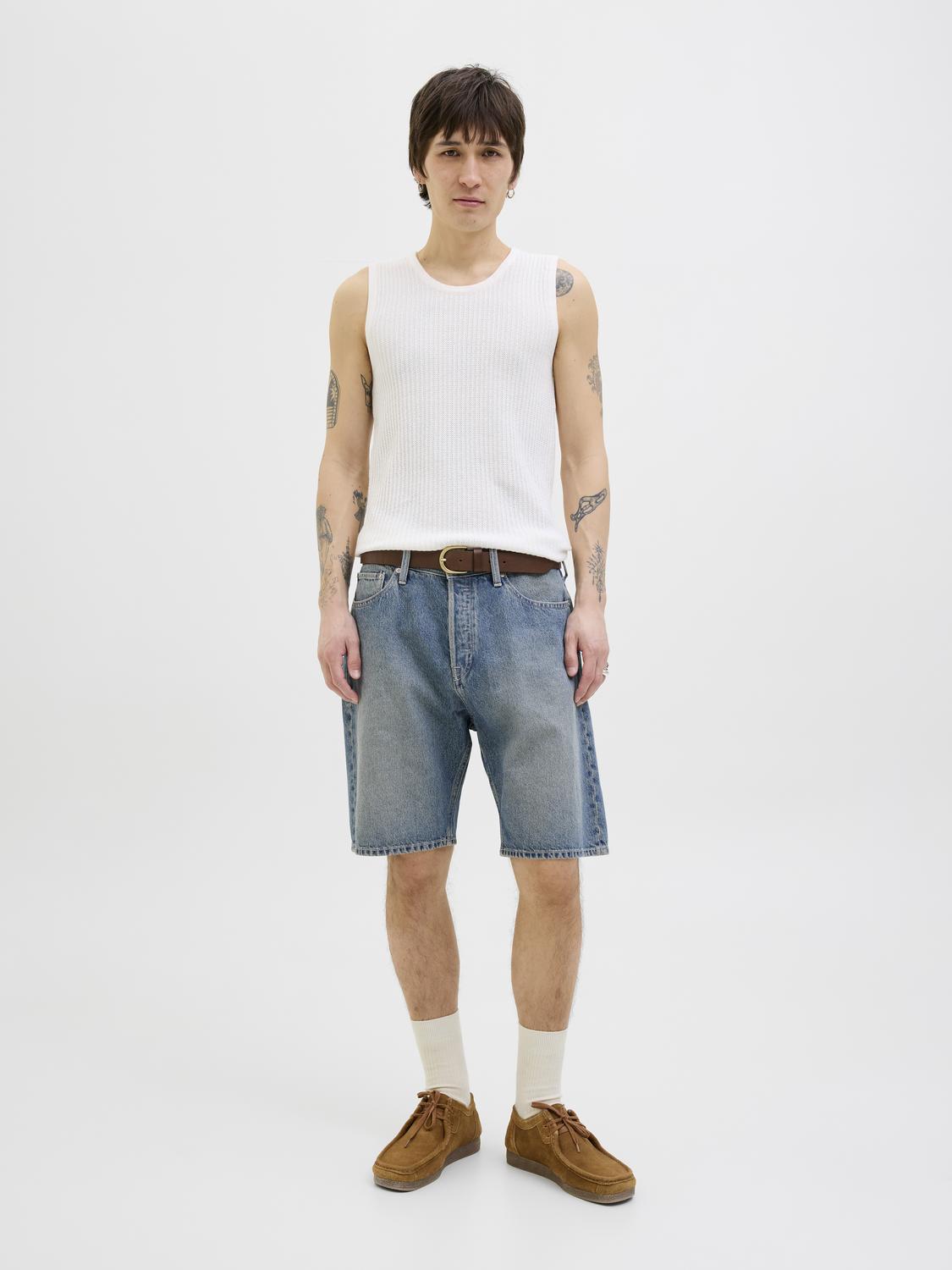 model_shot-front_full