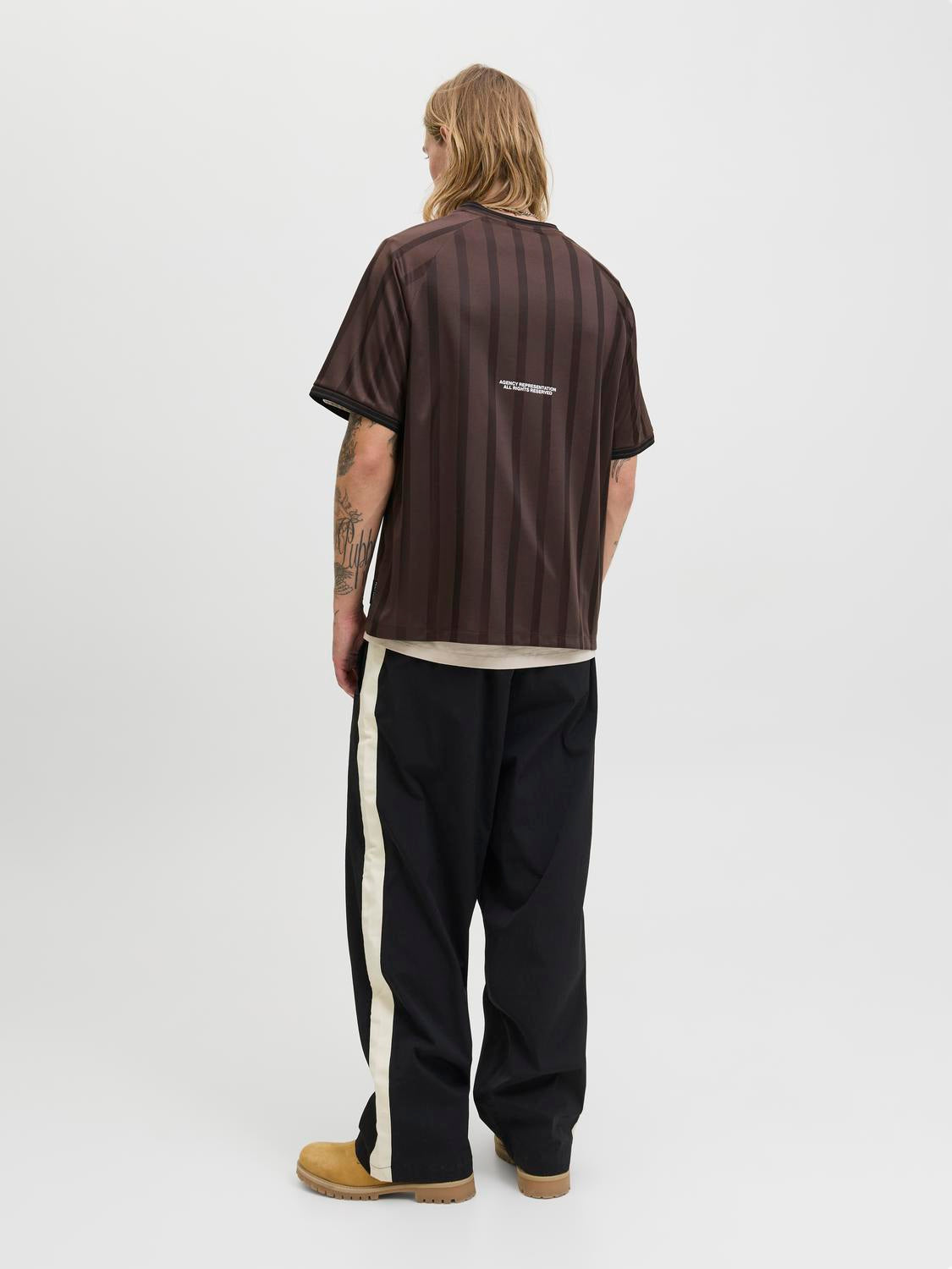 model_shot-back