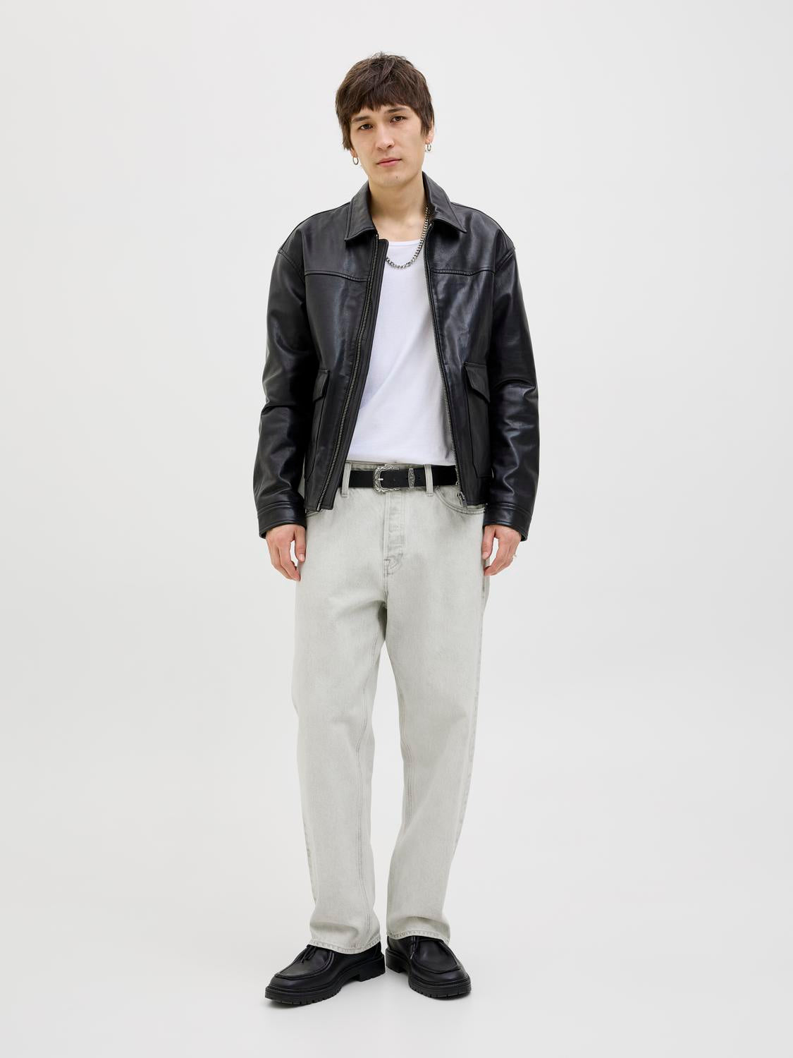 model_shot-front_full