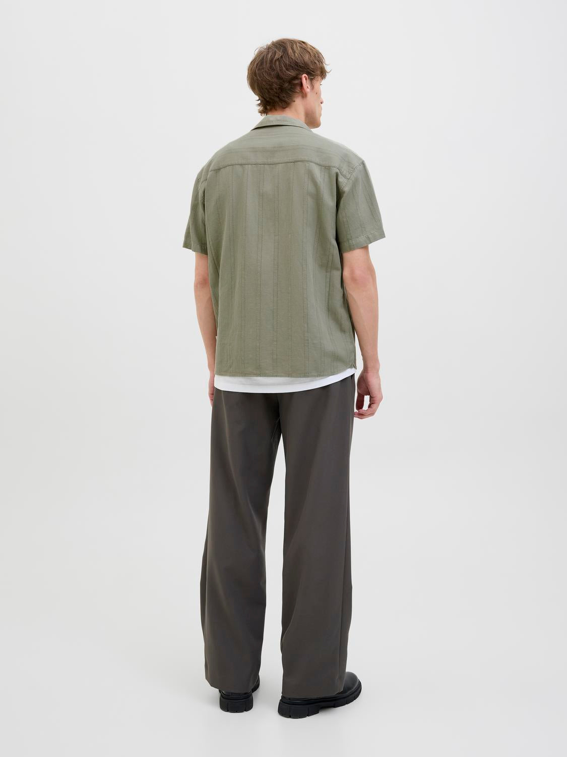 model_shot-back
