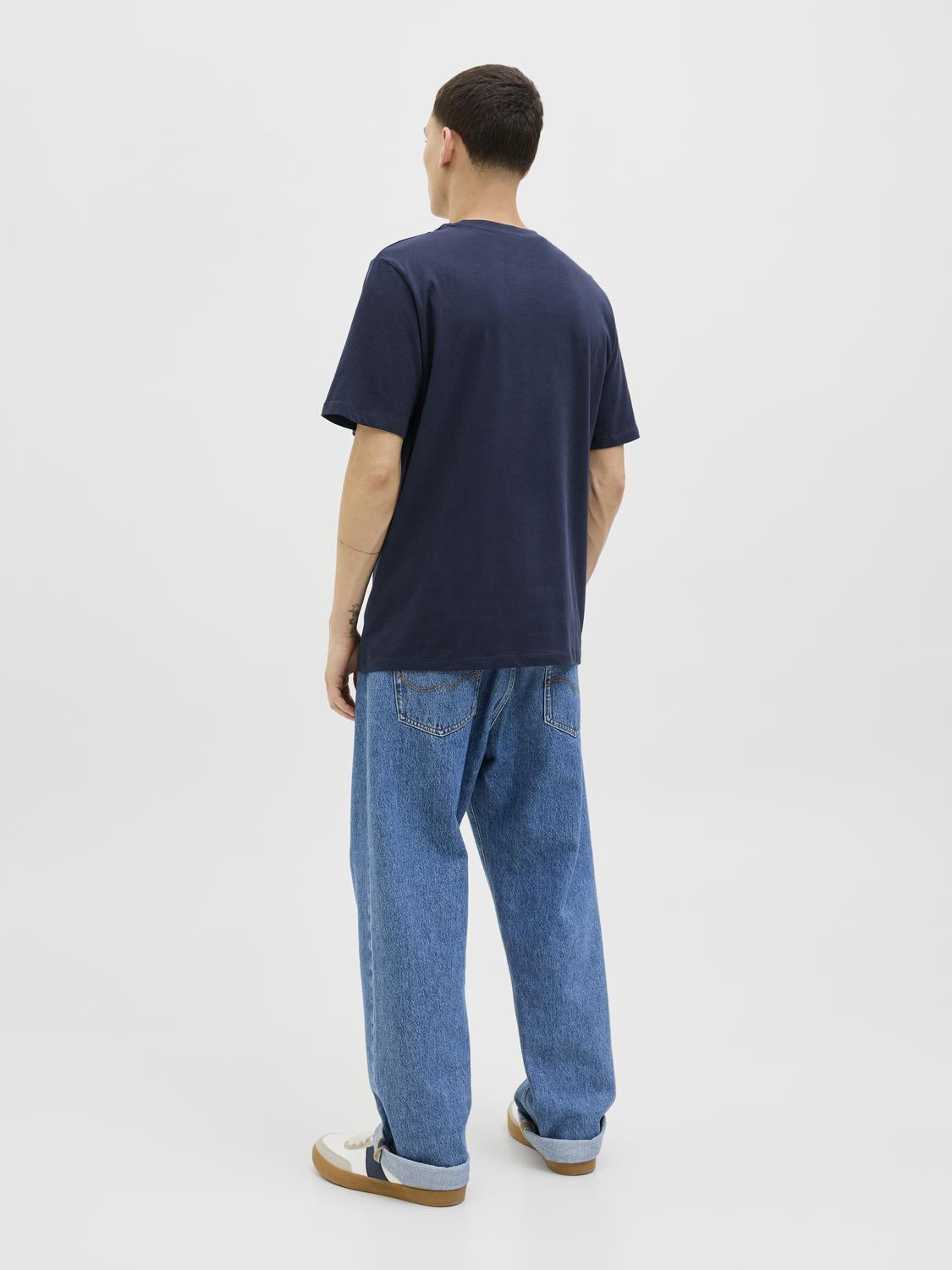 model_shot-back