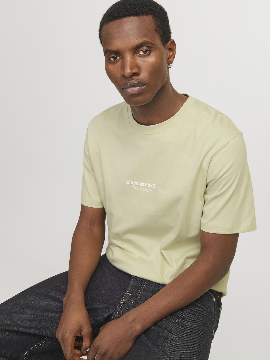model_shot-creative