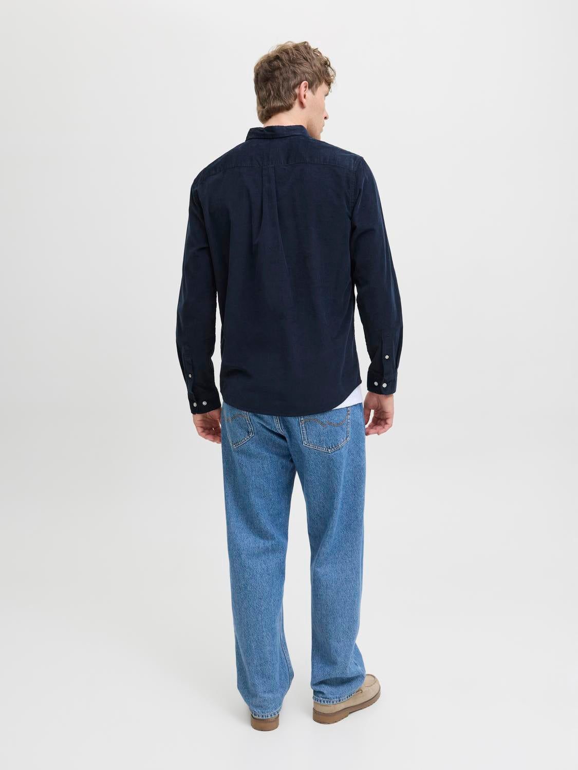 model_shot-back