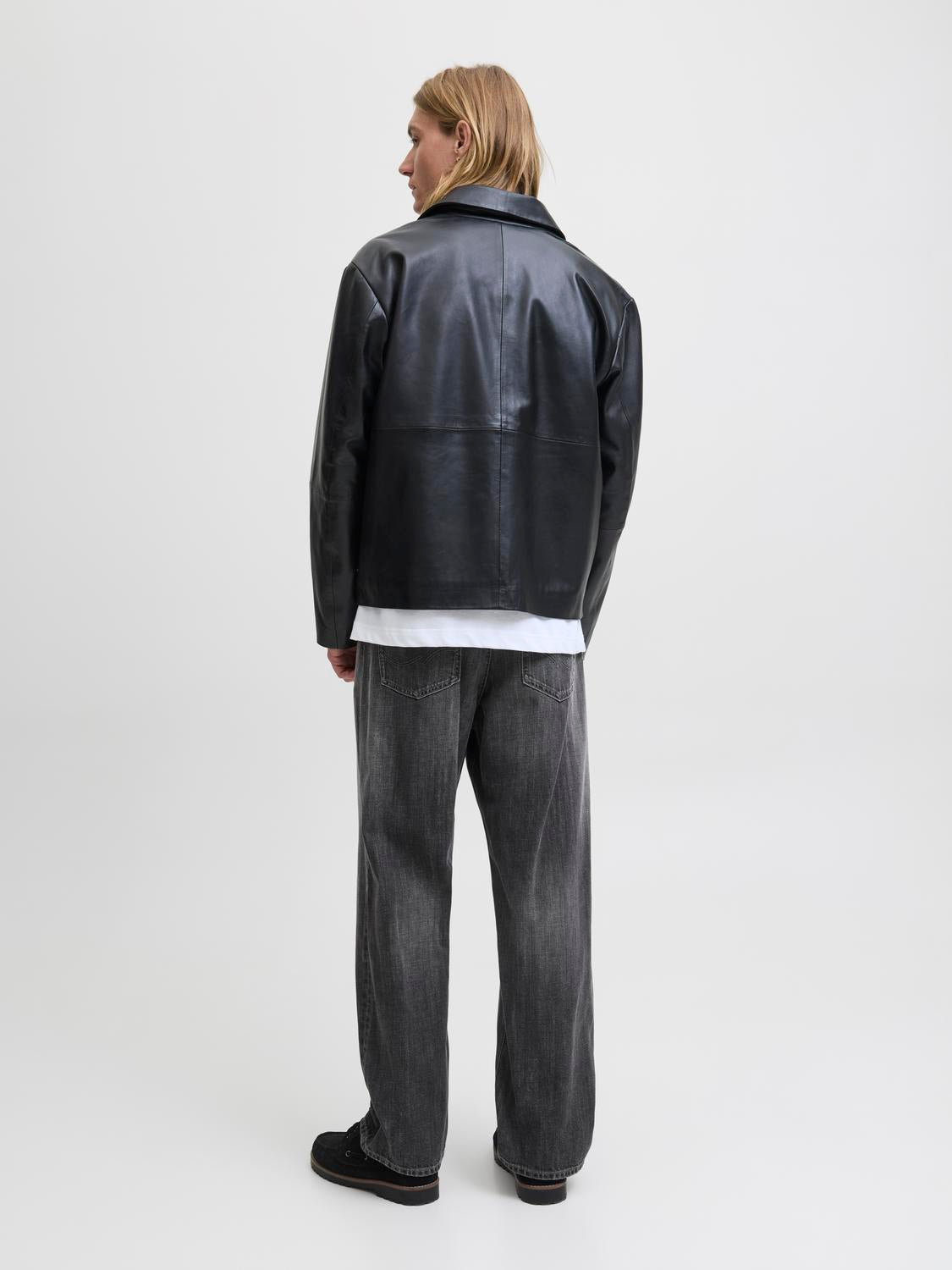 model_shot-back