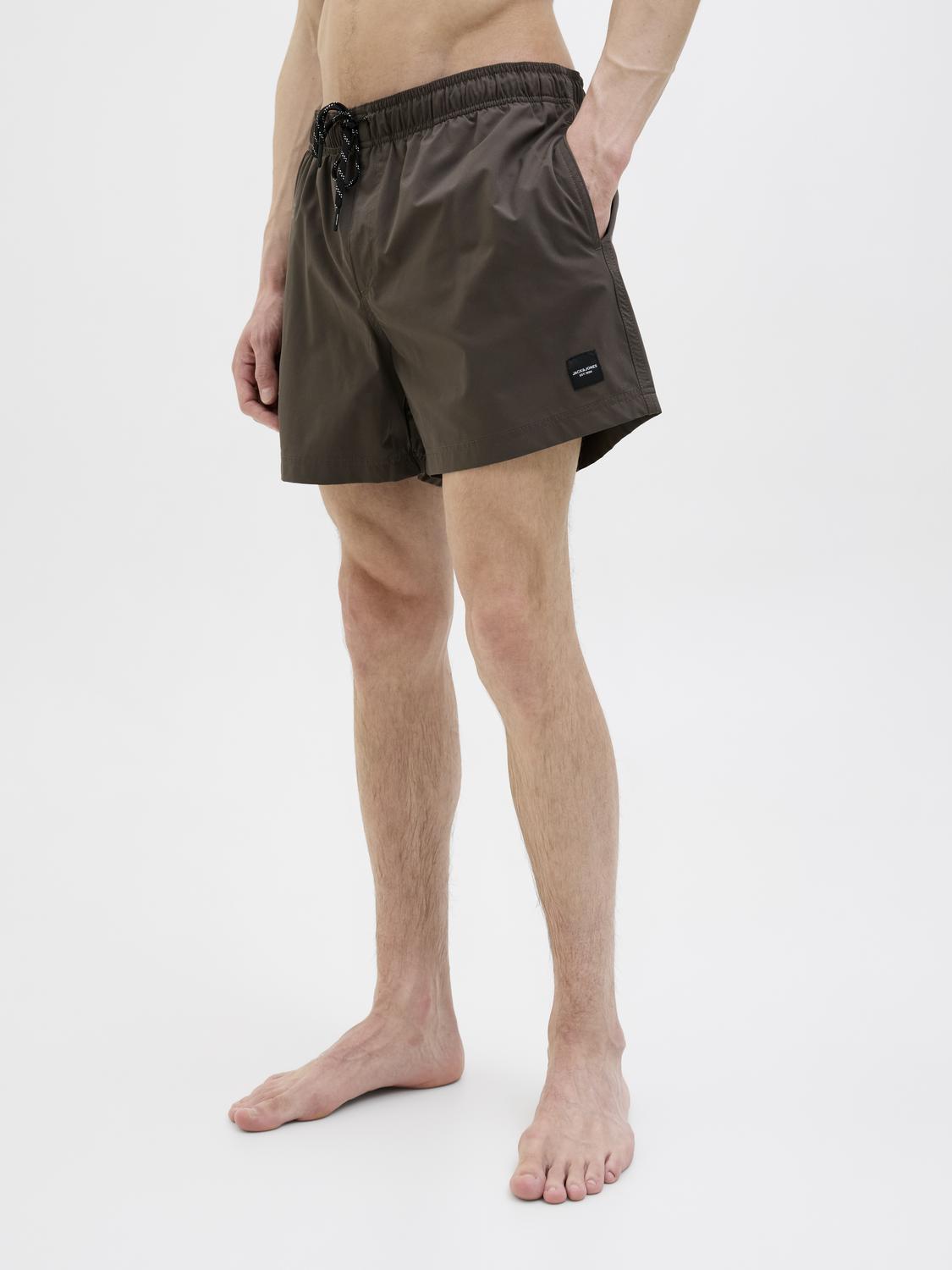 model_shot-front