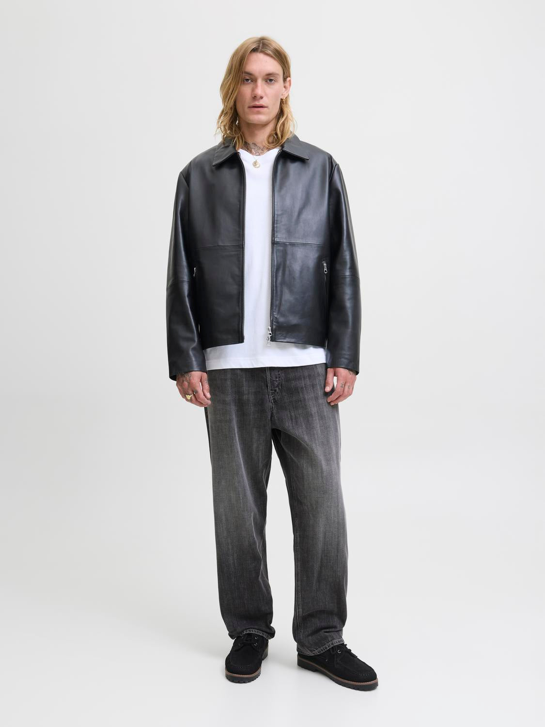 model_shot-front_full