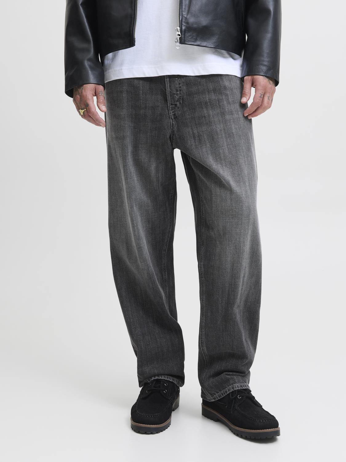 model_shot-front