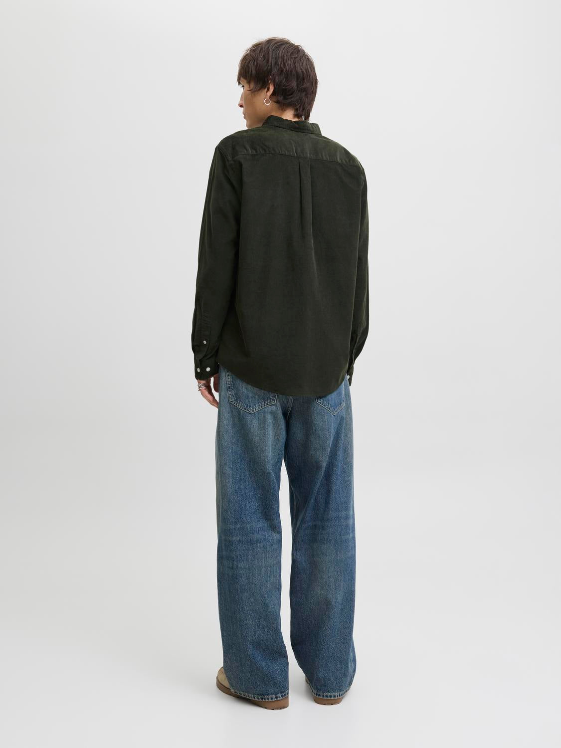 model_shot-back