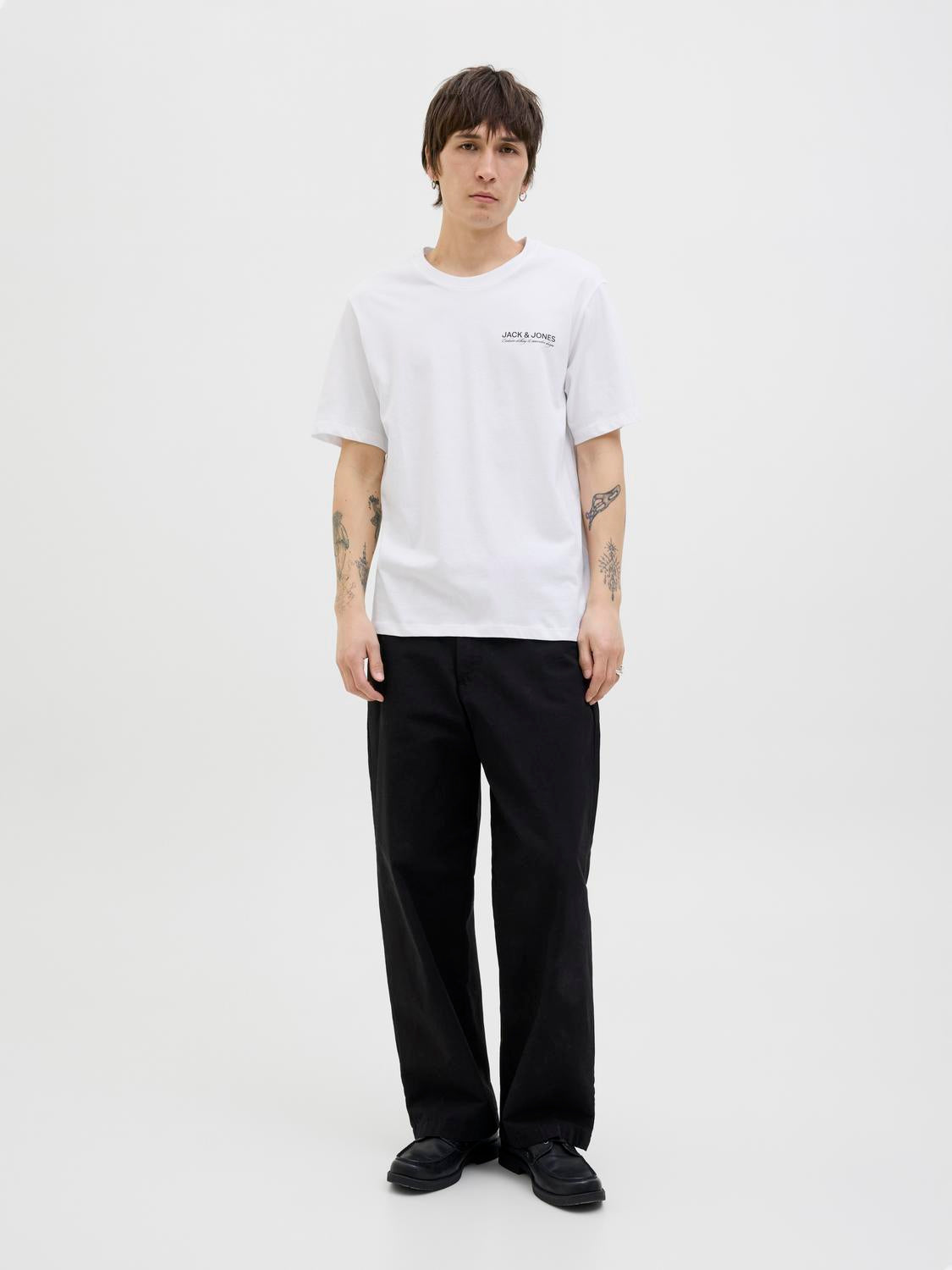 model_shot-front_full