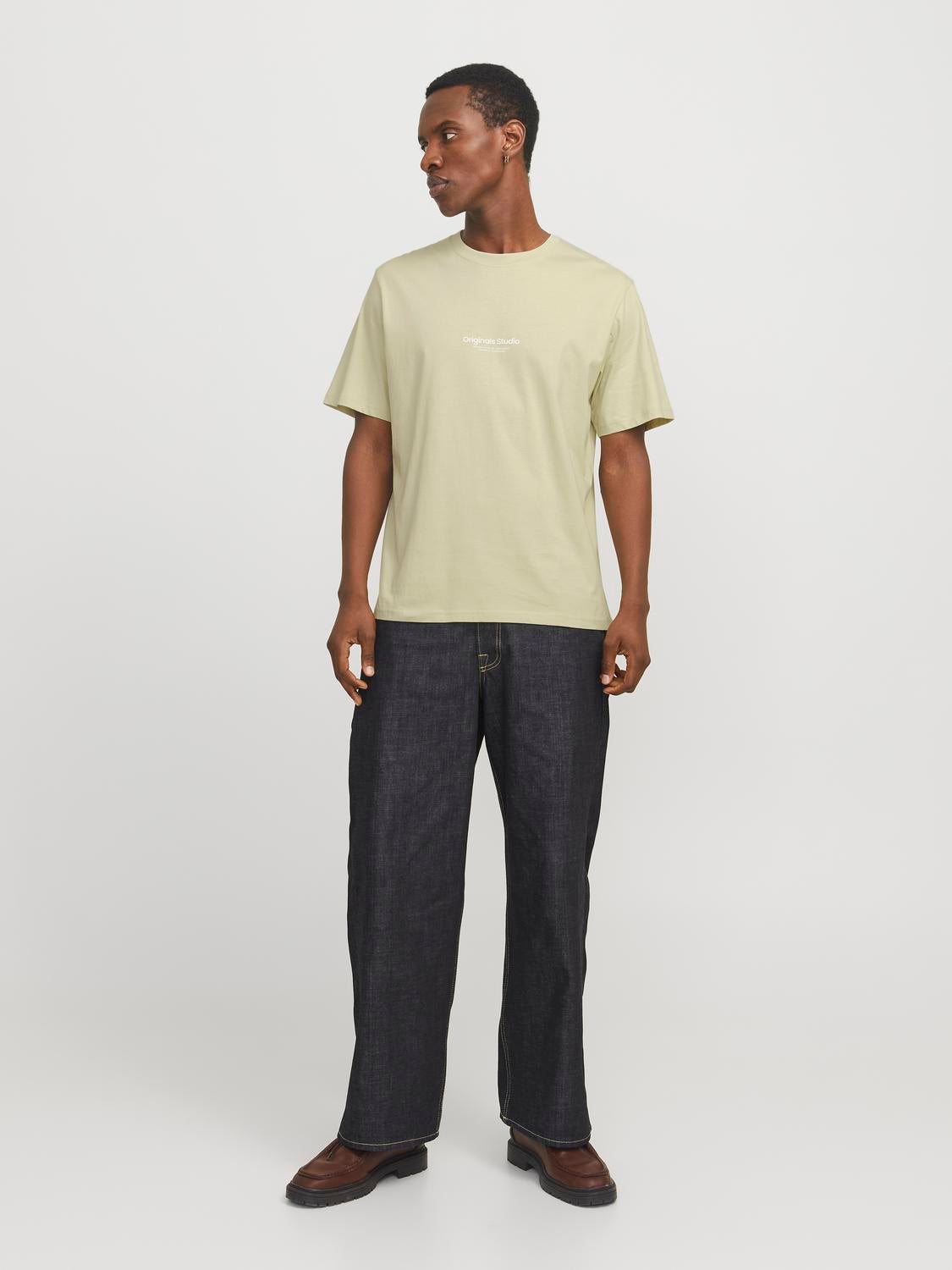 model_shot-front_full