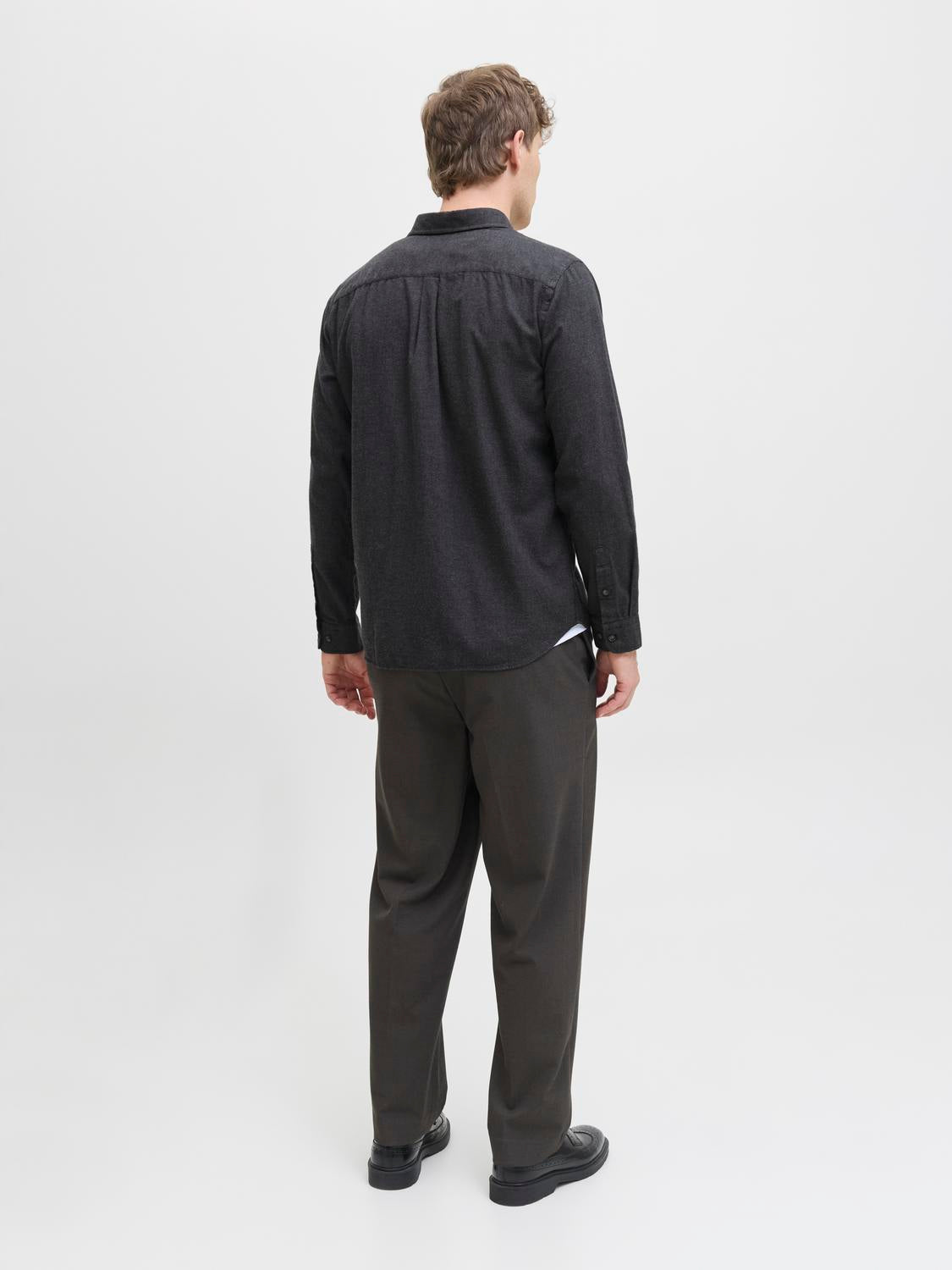 model_shot-back