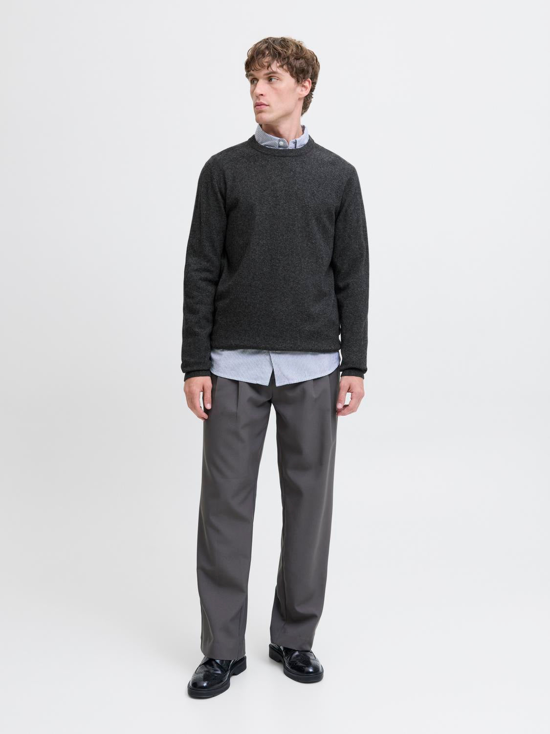 model_shot-front_full
