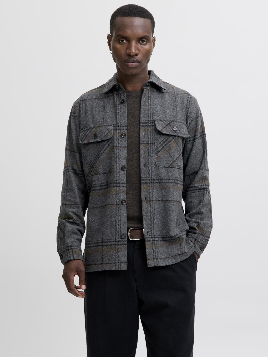 model_shot-front