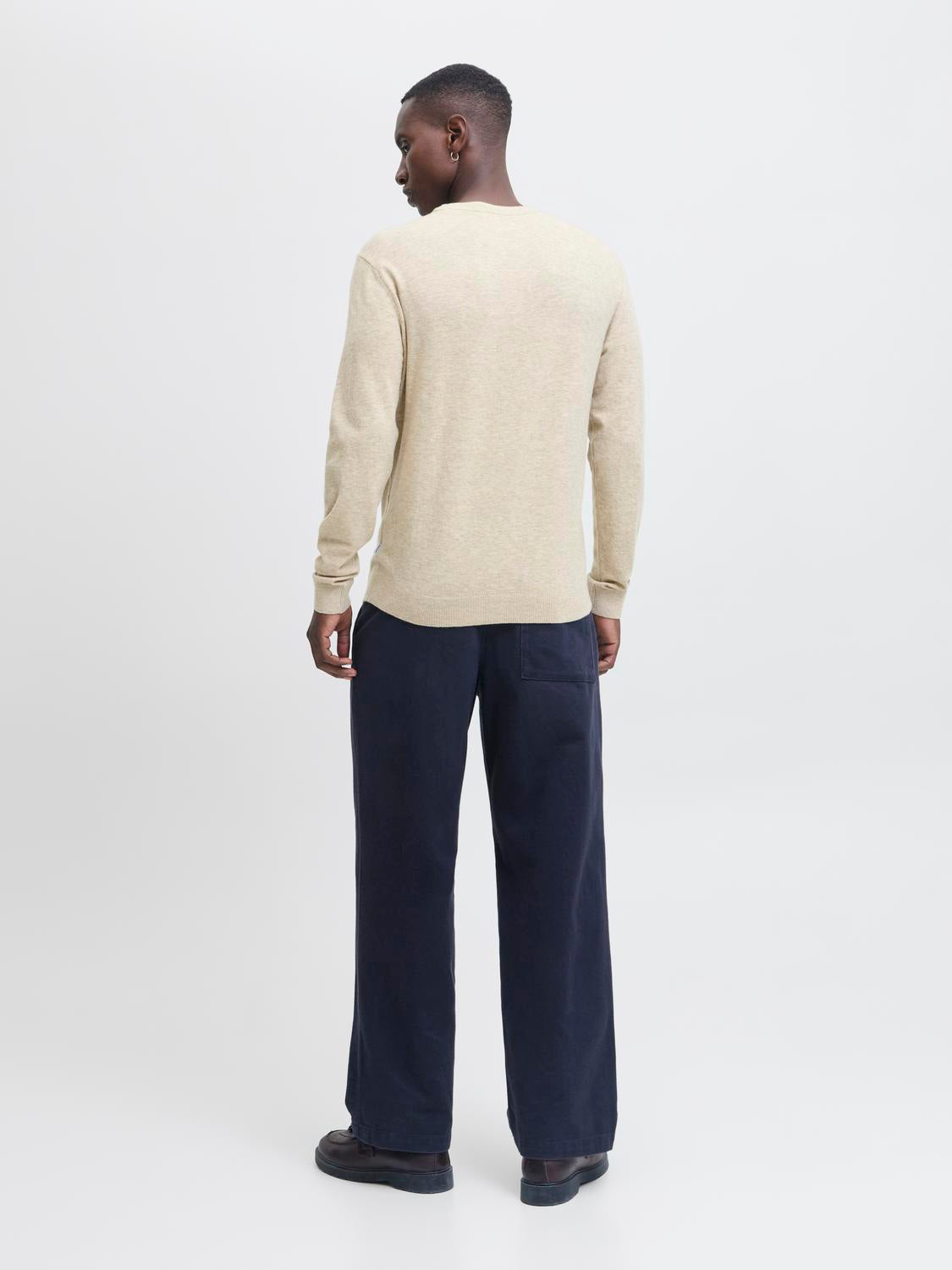 model_shot-back