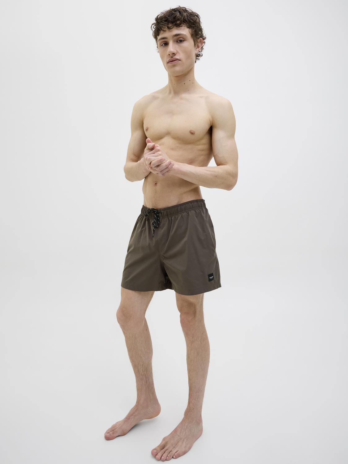 model_shot-creative